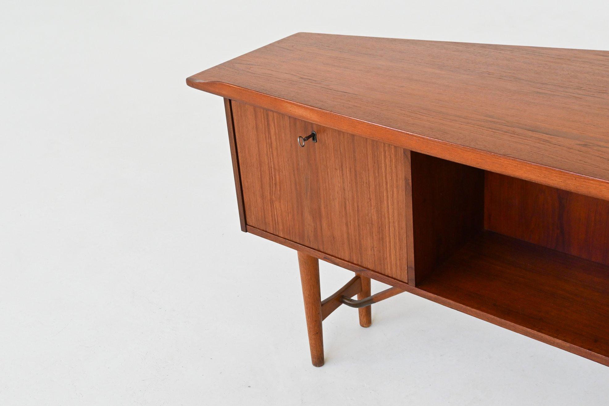 Peter Løvig Nielsen boomerang writing desk in teak Løvig Denmark 1960 For Sale 8