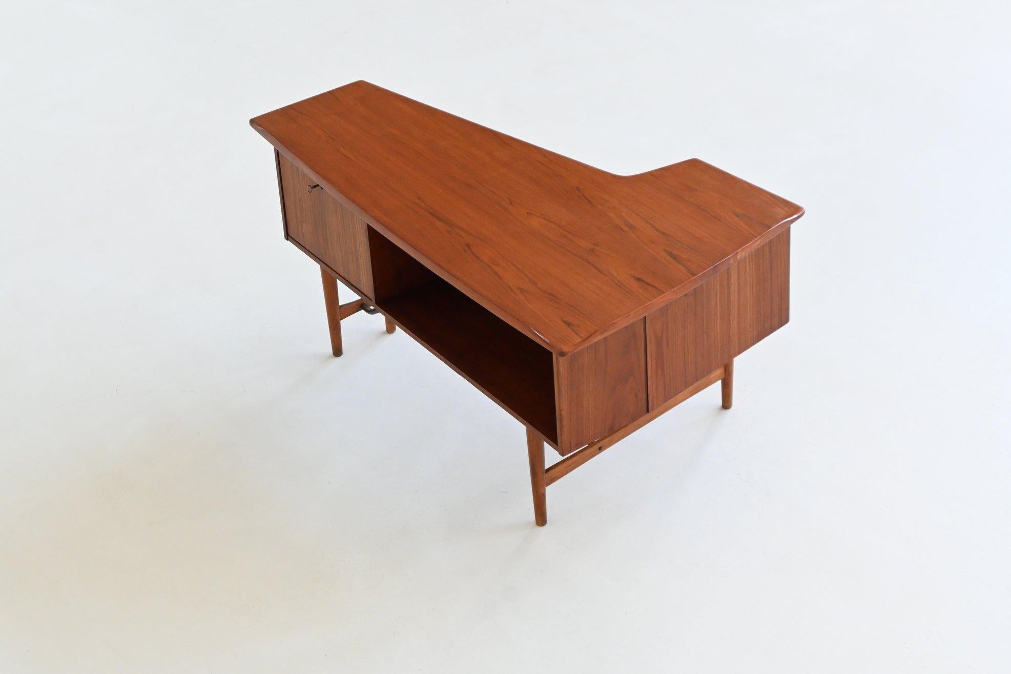 Peter Løvig Nielsen boomerang writing desk in teak Løvig Denmark 1960 For Sale 12