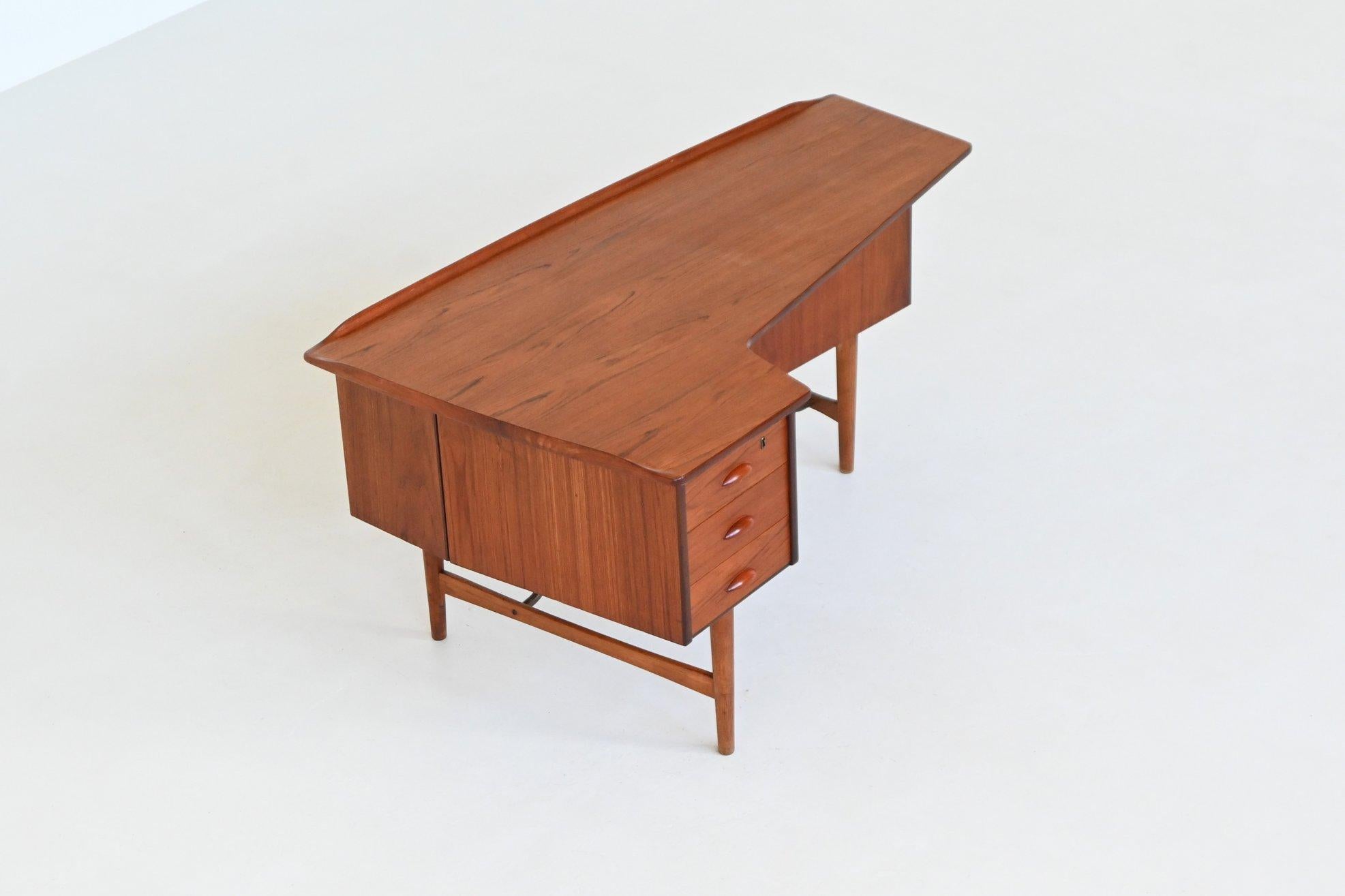 Peter Løvig Nielsen boomerang writing desk in teak Løvig Denmark 1960 For Sale 13