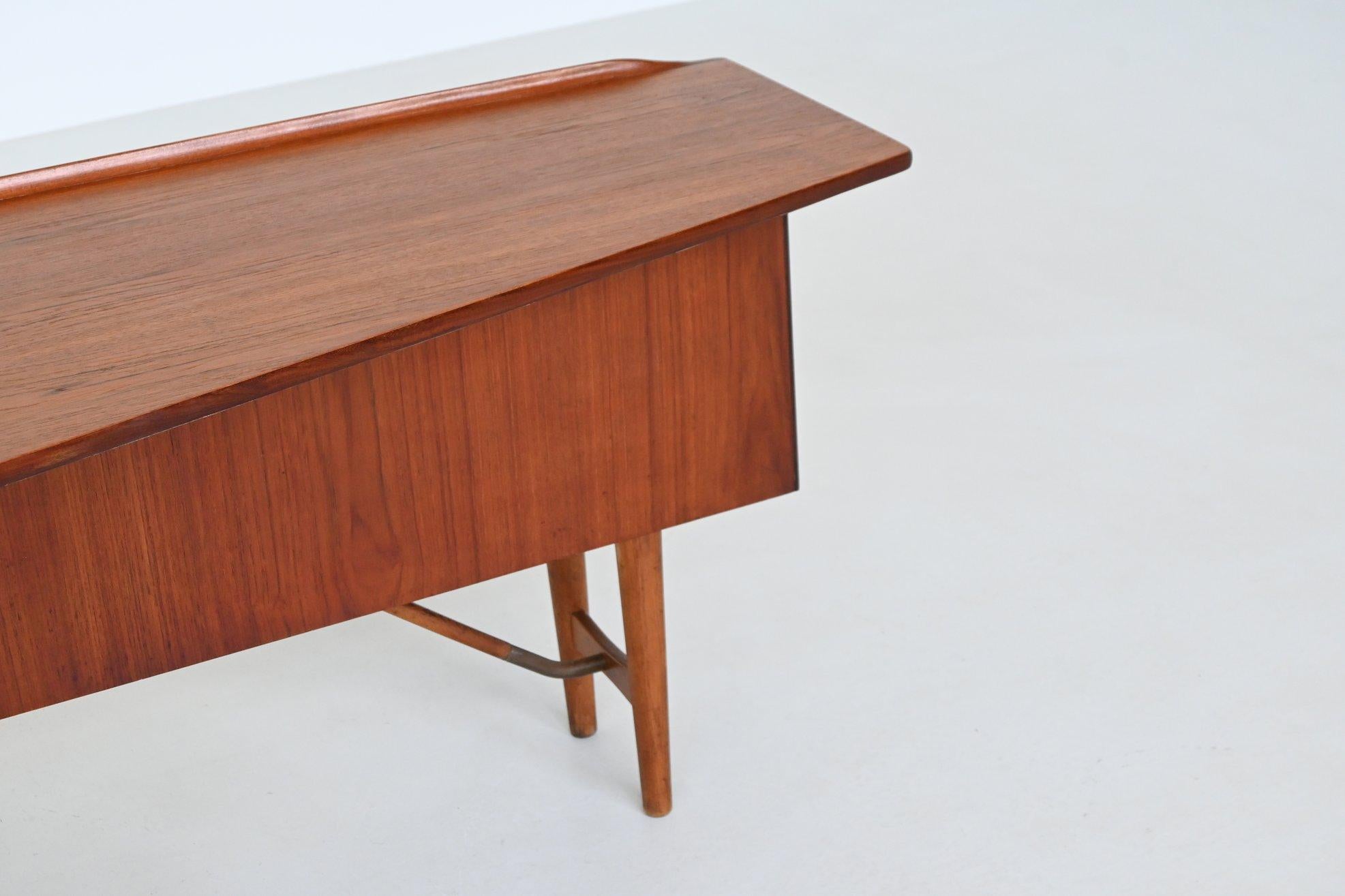 Peter Løvig Nielsen boomerang writing desk in teak Løvig Denmark 1960 For Sale 2