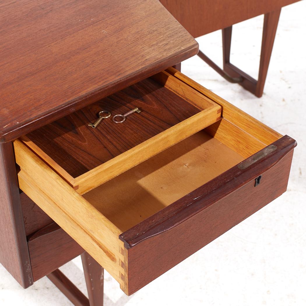 Peter Løvig Nielsen per Hedensted Møbelfabrik MCM Scrivania boomerang in teak danese in vendita 7