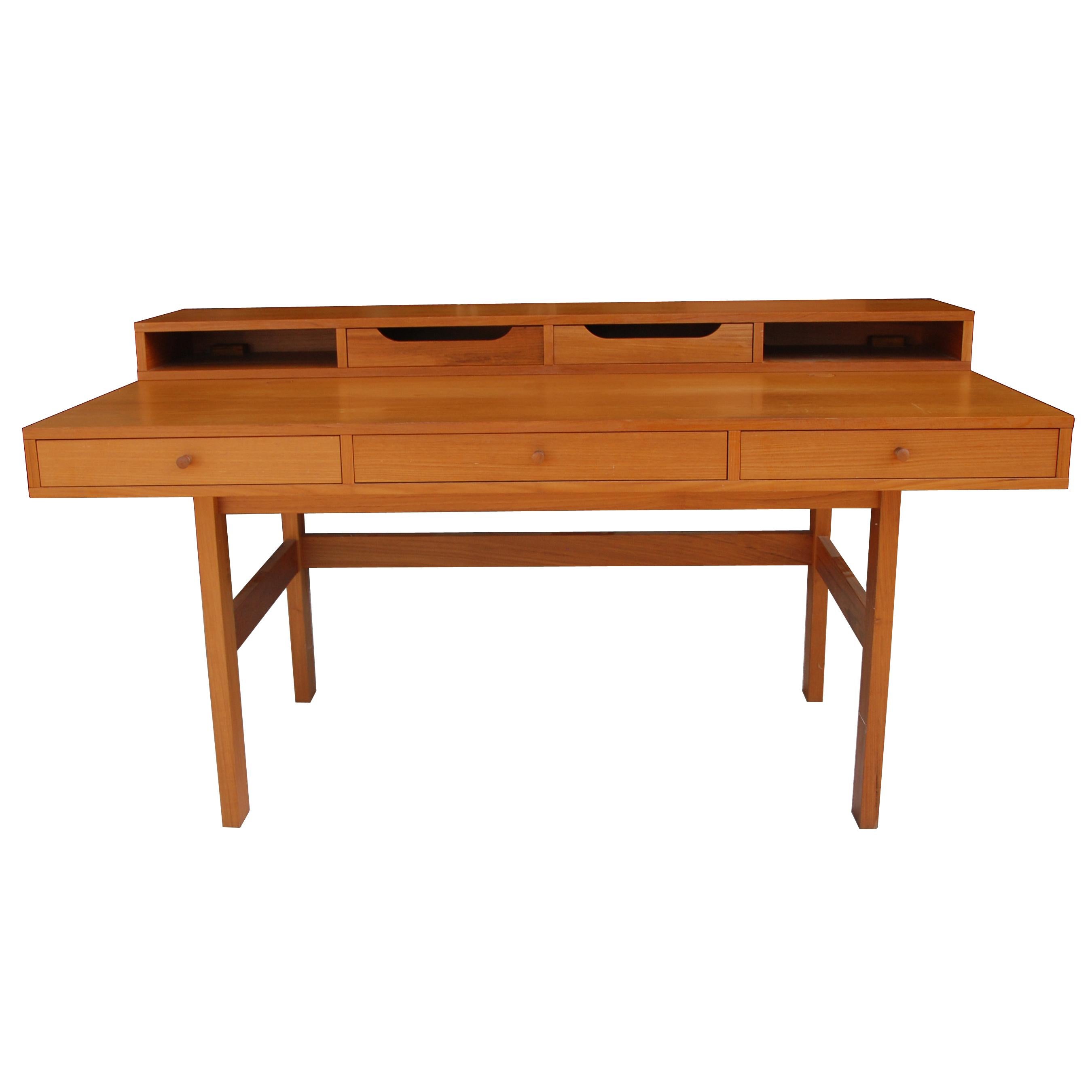 Peter Løvig Nielsen for Laurits M Larsen Scandinavian Modern teak desk,

Designed by Peter Løvig Nielsen for Laurits M Larsen. This desk has a shelf that flips creating a flat work surface for partner or guest. Work area measures 59.5