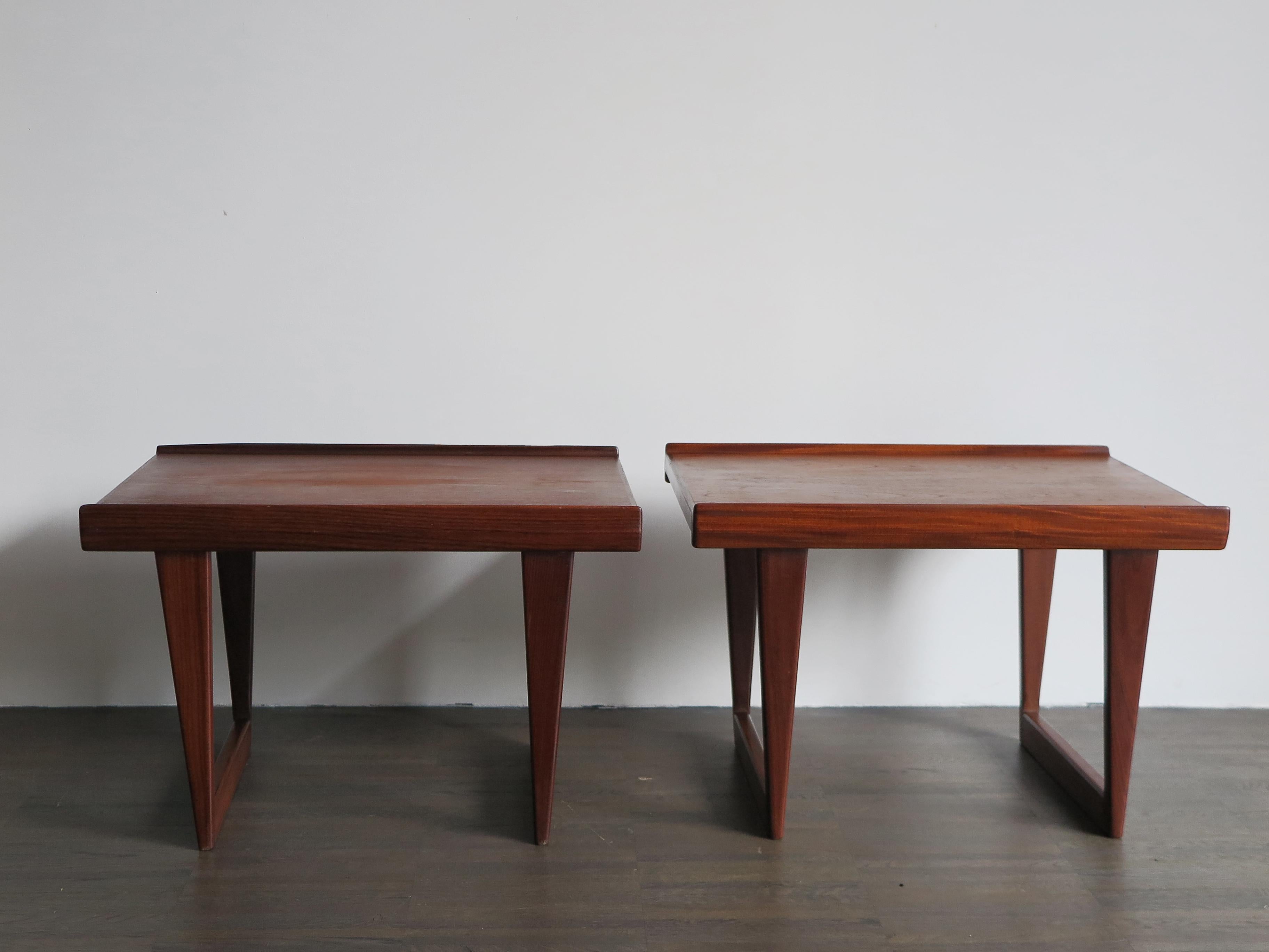 Scandinavian mid-Century modern design set of two teak coffe tables designed by Peter Løvig Nielsen, stamp under the top, Denmark circa 1950s

Please note that the items are original of the period and this shows normal signs of age and use.