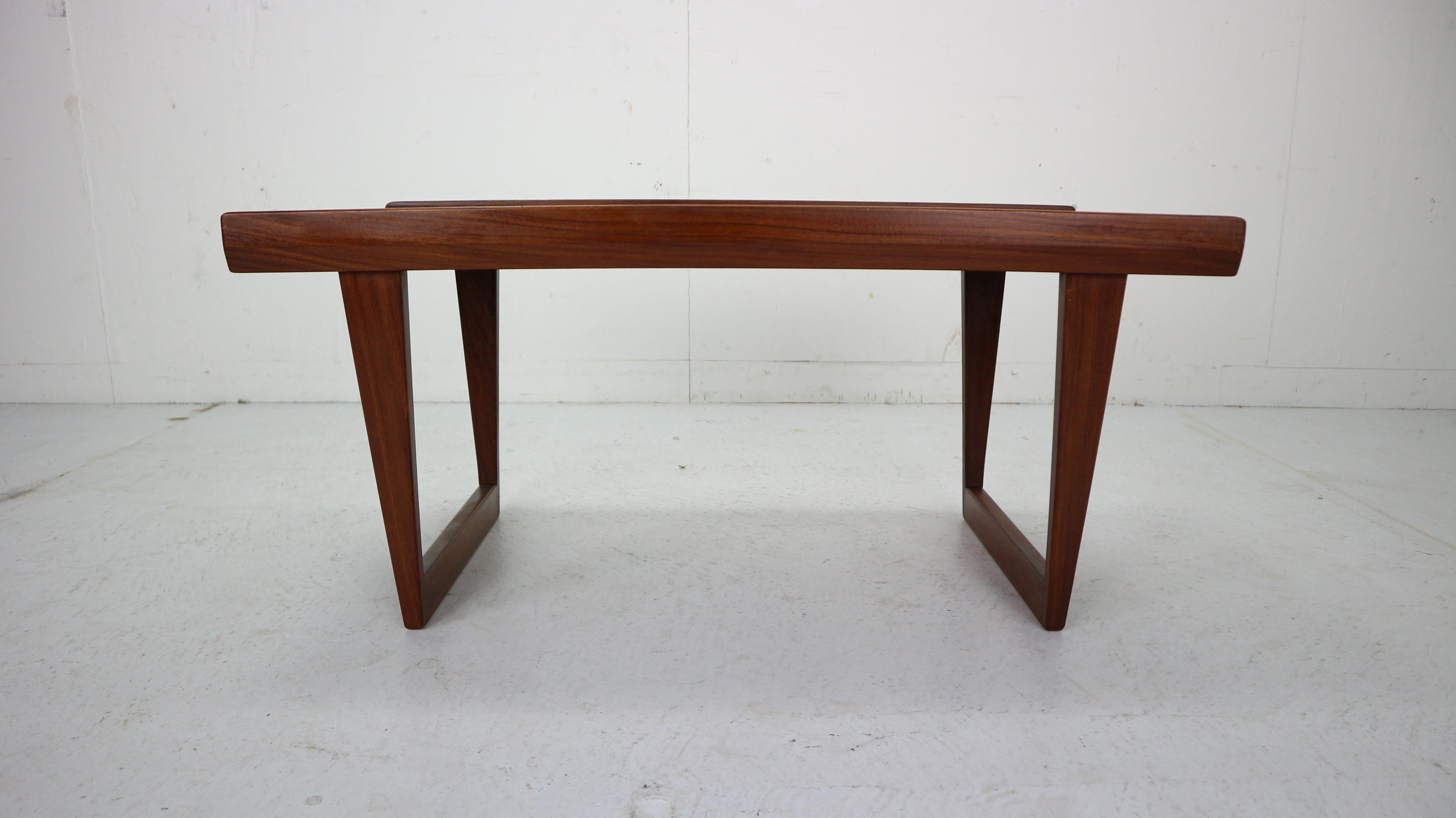Mid-20th Century Peter Løvig Nielsen Set of 2 Teak Coffee Tables with Sled Legs, 1967, Denmark