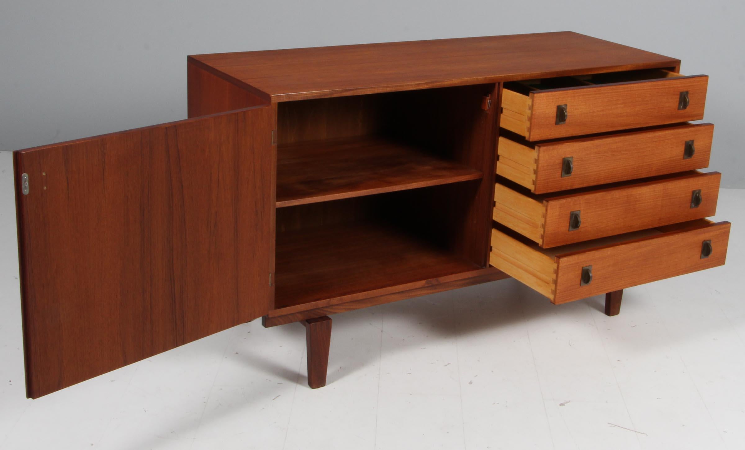 Buffet Peter Løvig Nielsen en teck et laiton, Danemark, années 1960 en vente 1