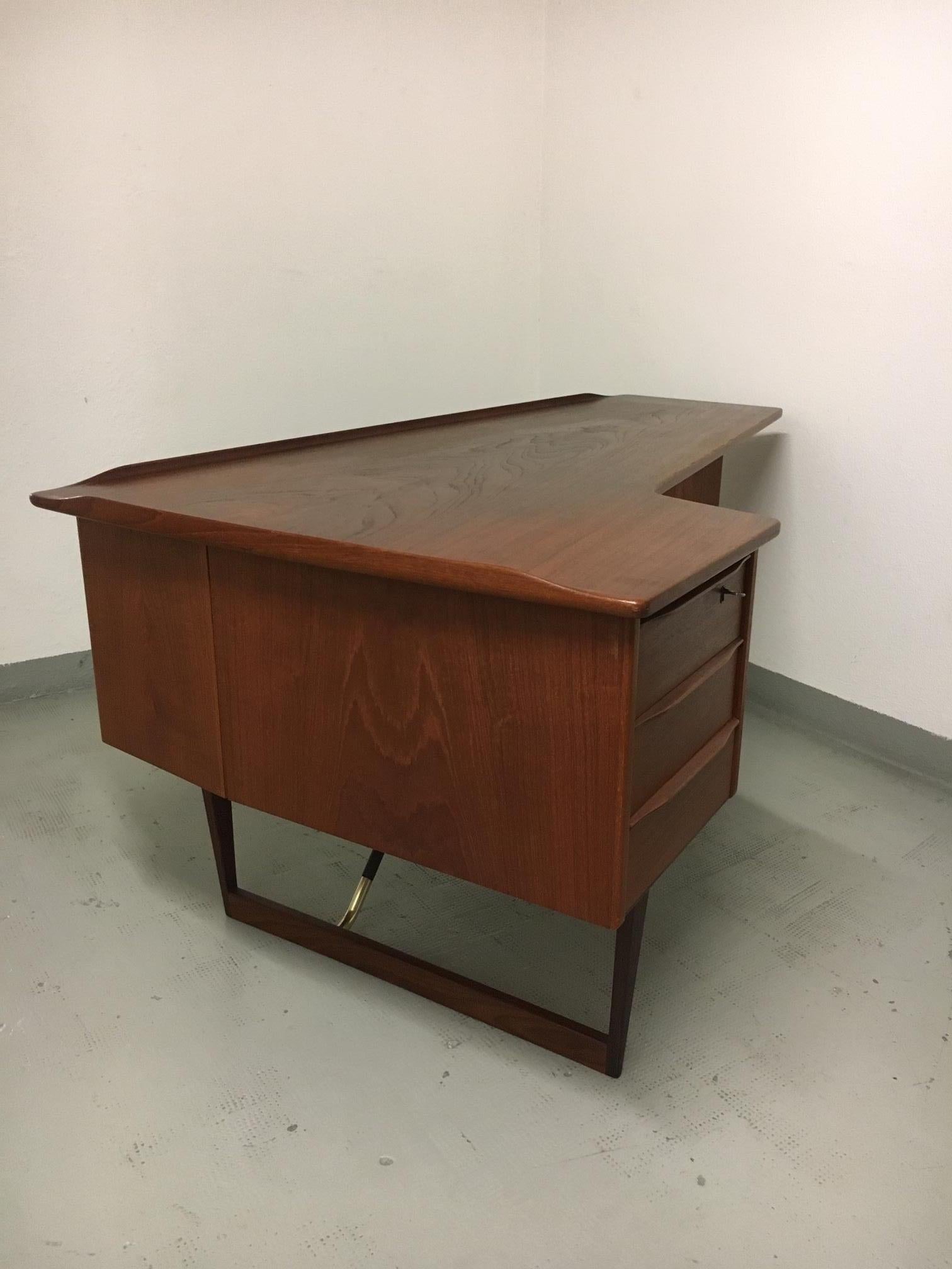 Peter Løvig Nielsen Teak Boomerang Desk Danish Denmark, 1968 For Sale 10