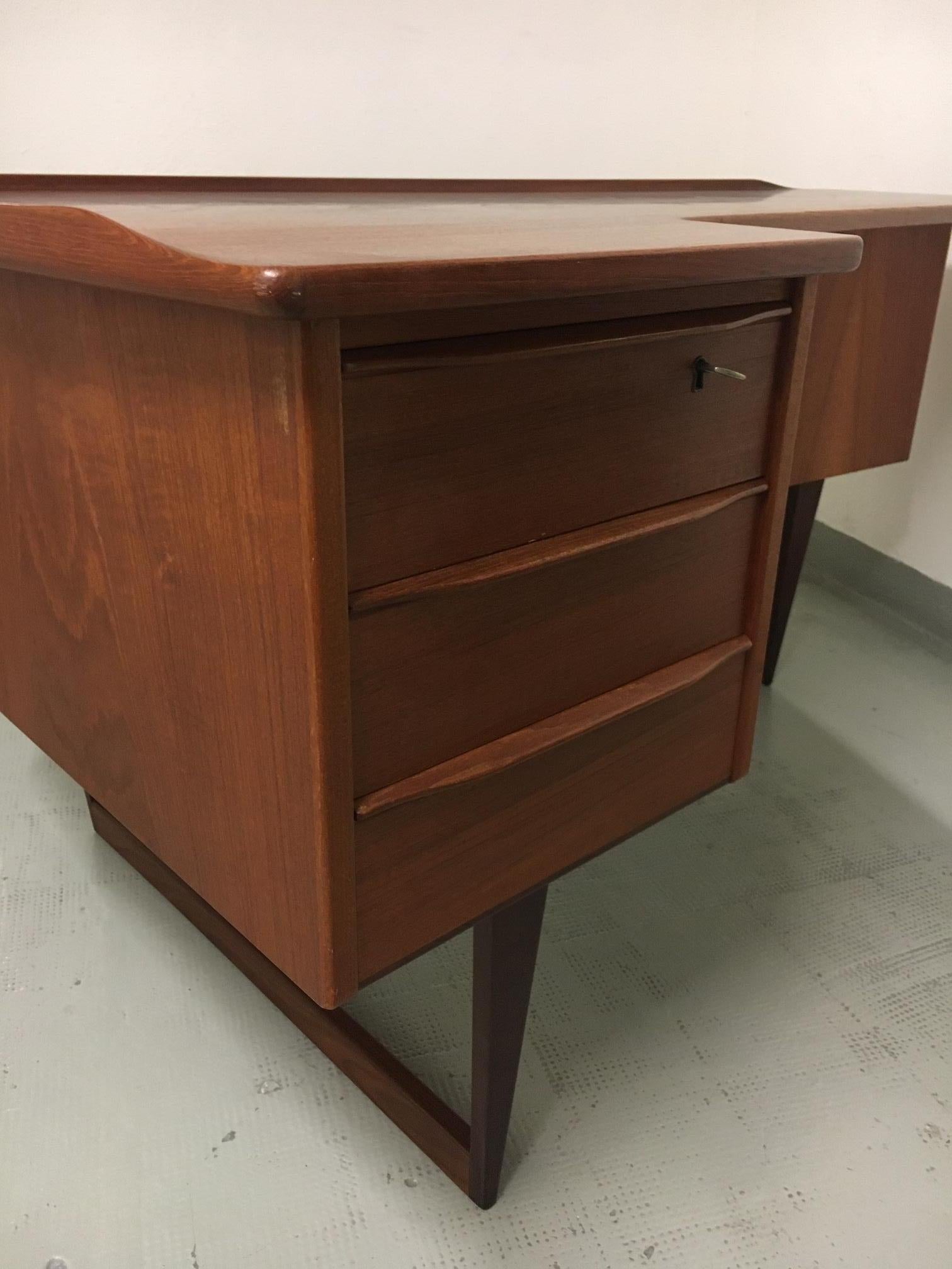 Peter Løvig Nielsen Scrivania Boomerang in teak, Danimarca, 1968 in vendita 11