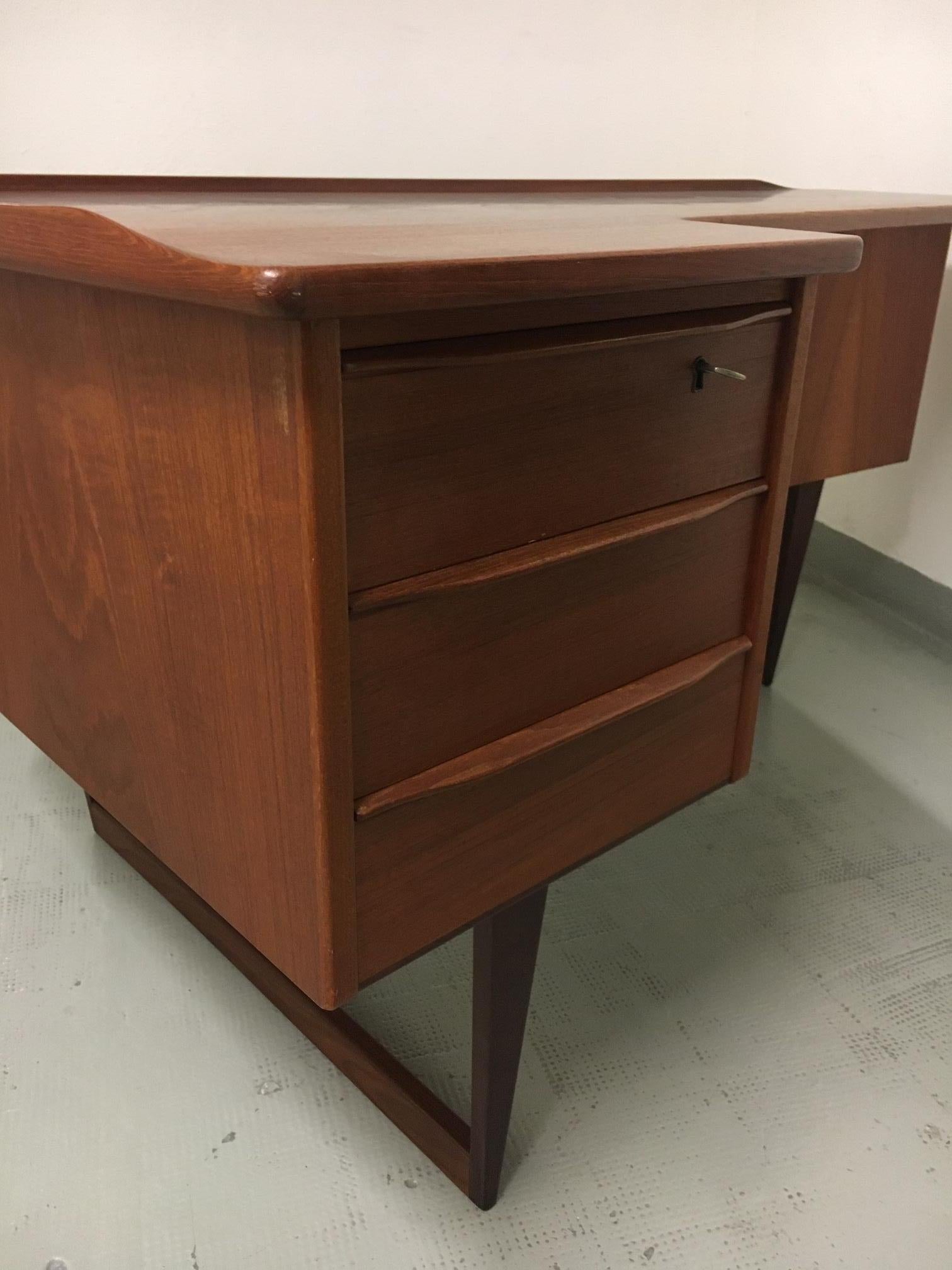 Peter Løvig Nielsen Teak Boomerang Desk Danish Denmark, 1968 For Sale 12