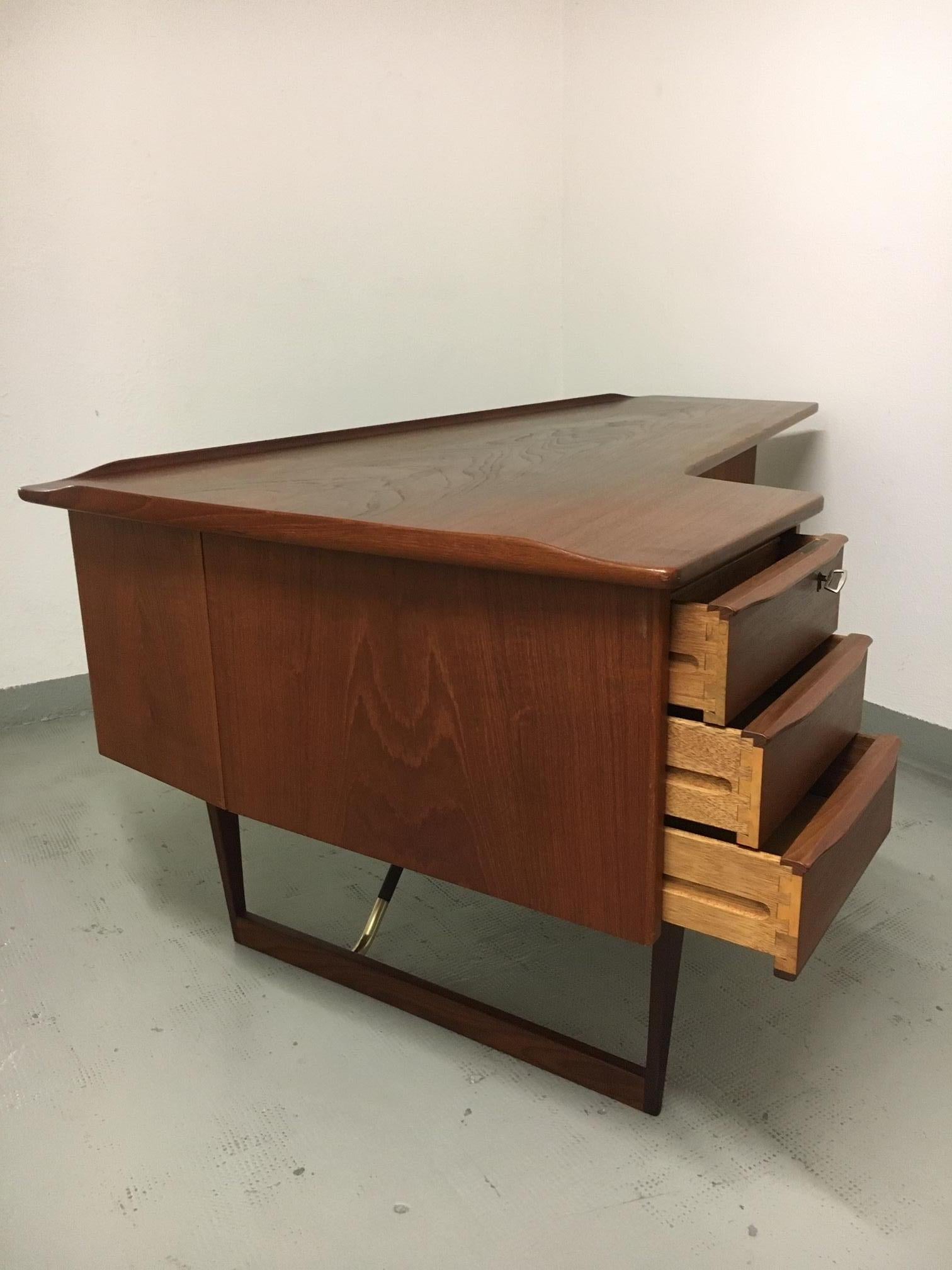 Peter Løvig Nielsen Teak Boomerang Desk Danish Denmark, 1968 For Sale 13