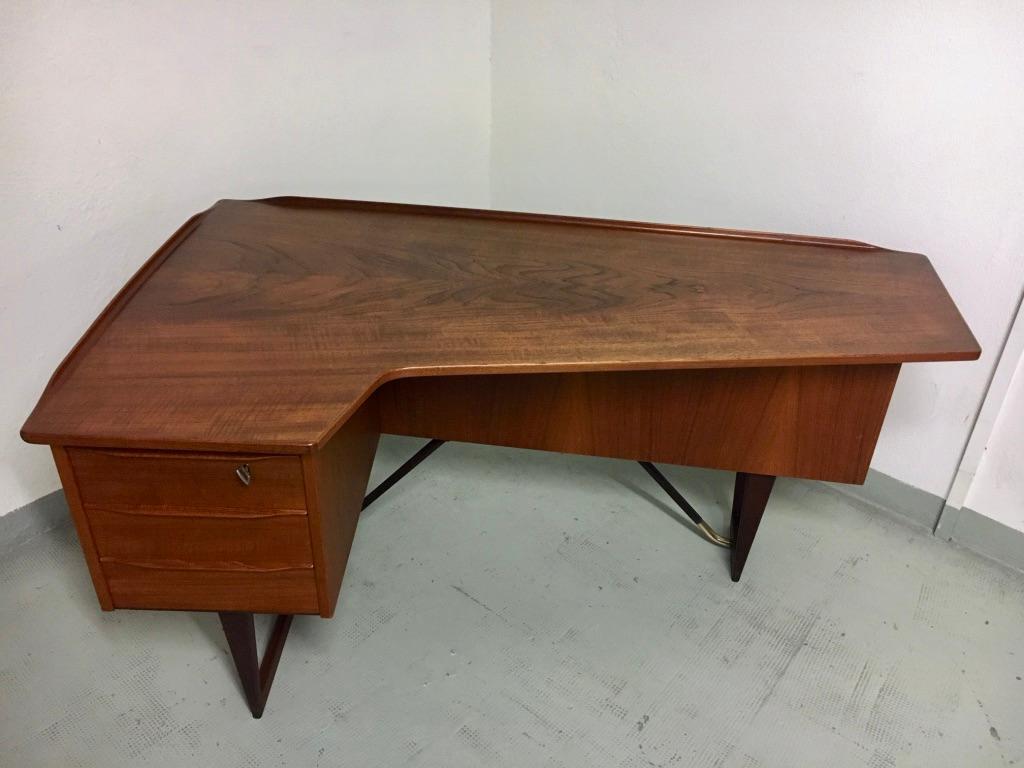 Peter Løvig Nielsen Teak Boomerang Desk Danish Denmark, 1968 In Excellent Condition For Sale In Geneva, CH