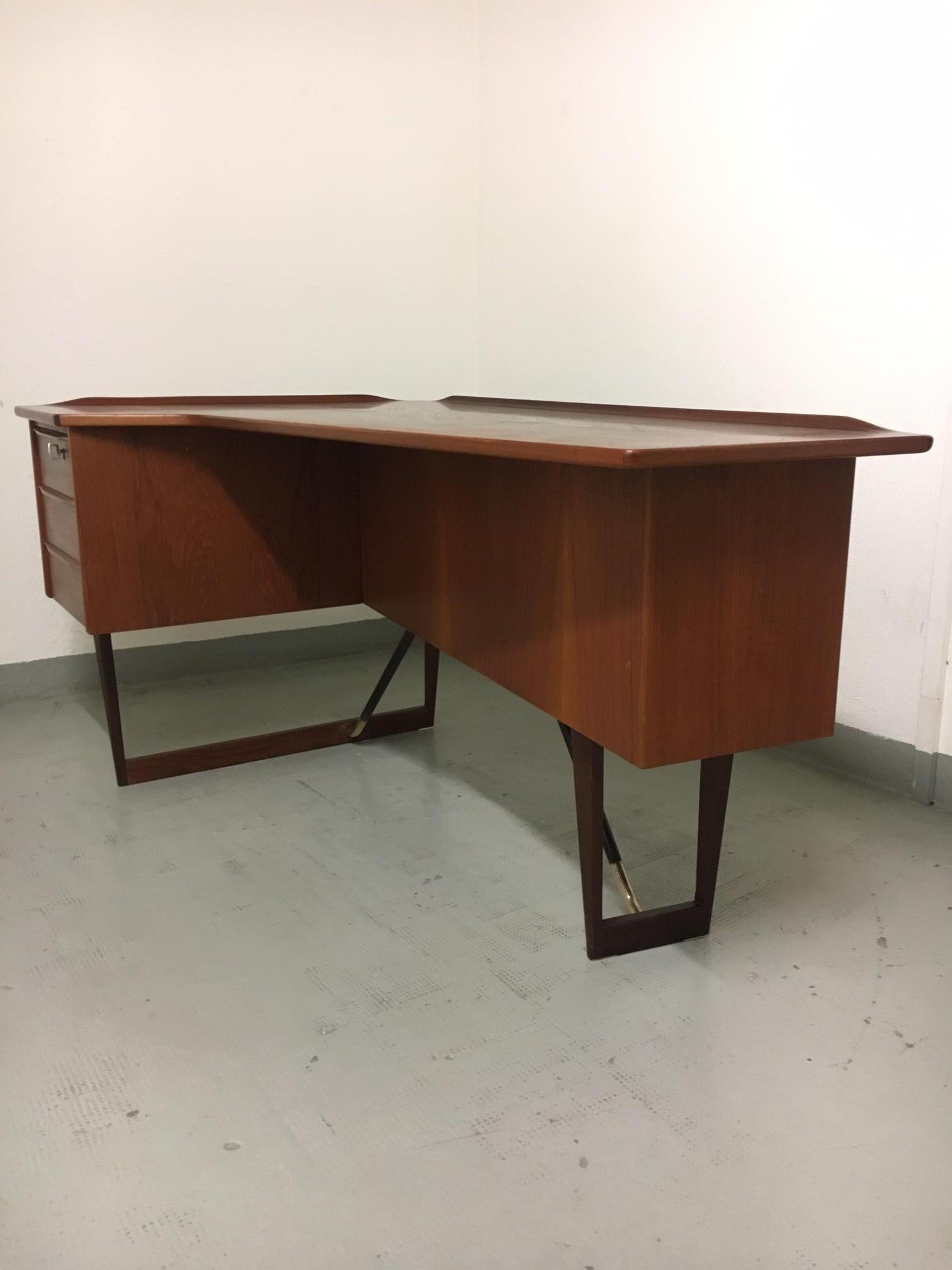 Peter Løvig Nielsen Teak Boomerang Desk Danish Denmark, 1968 For Sale 4