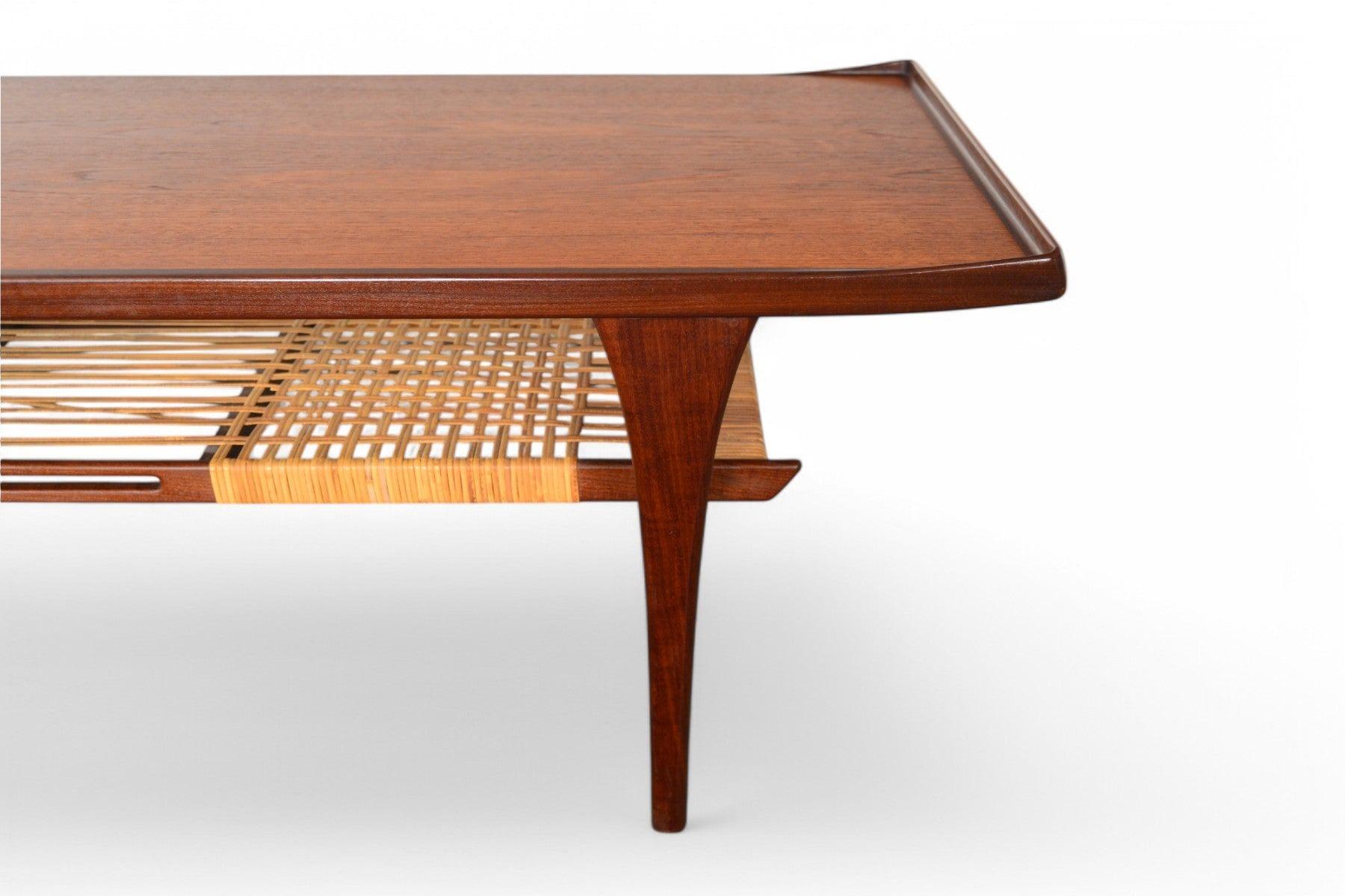 Mid-Century Modern Table basse en teck avec support de canne Peter Løvig Nielsen en vente