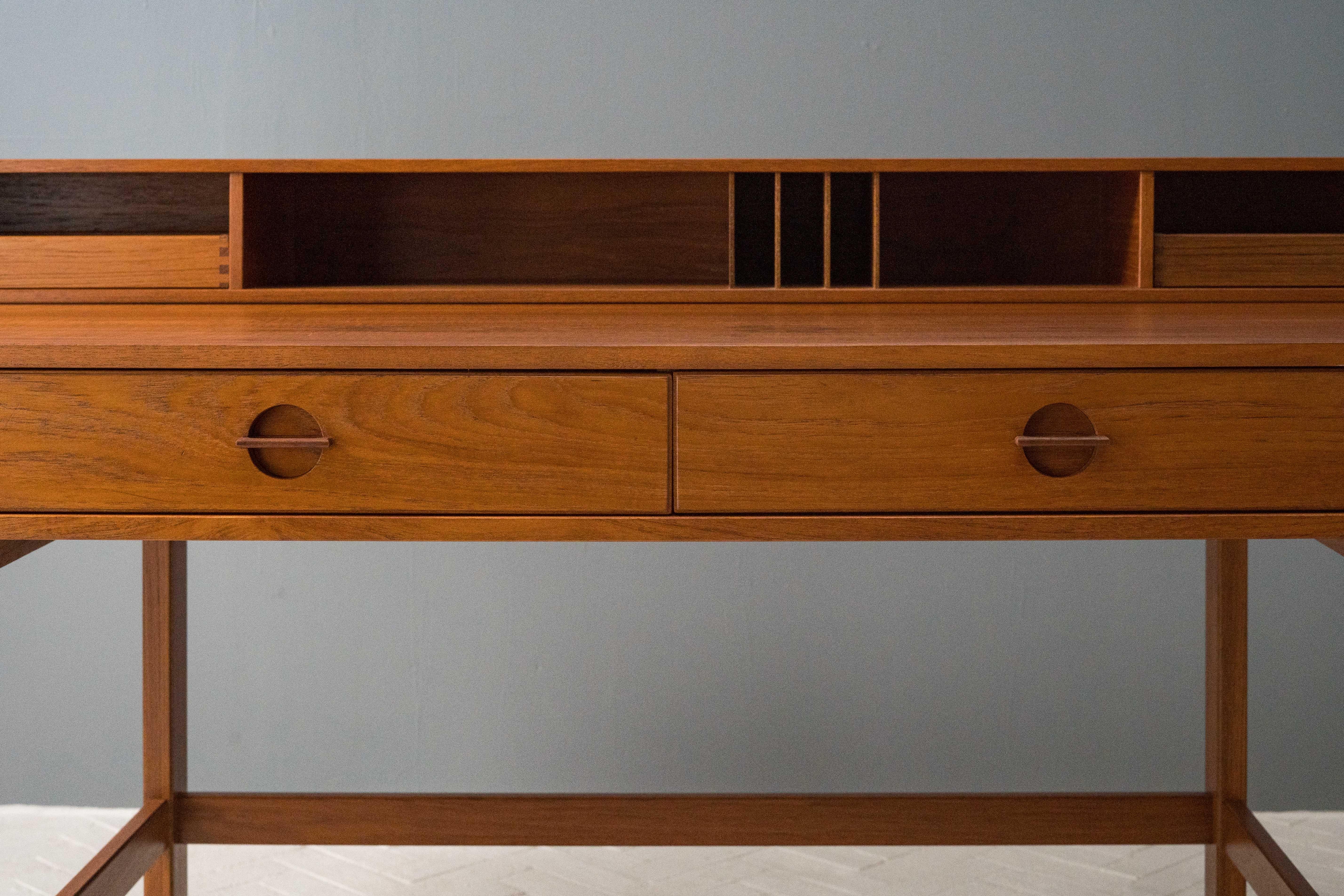 Peter Løvig Nielsen Teak Partners Desk 4