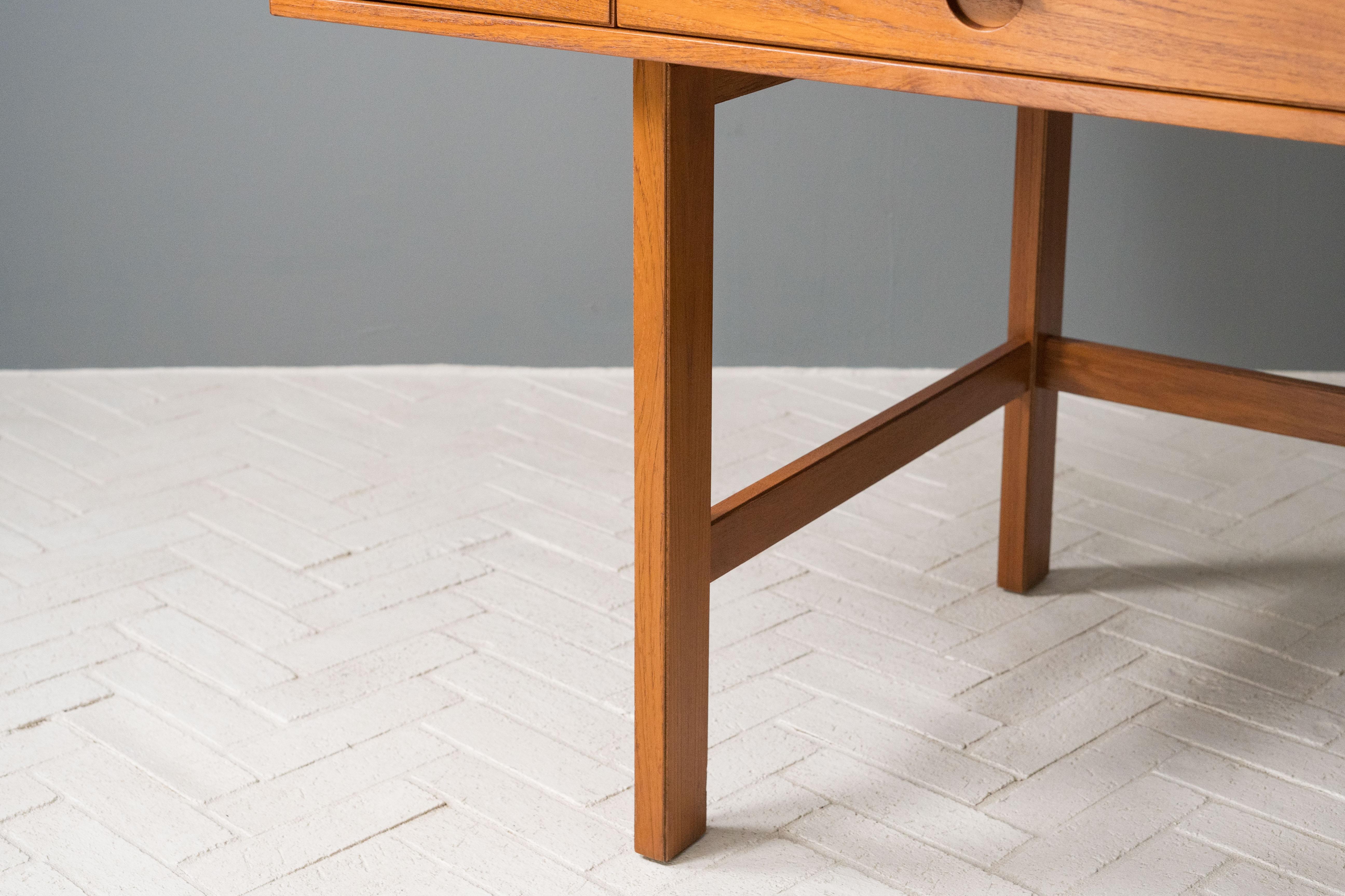 Peter Løvig Nielsen Teak Partners Desk 7