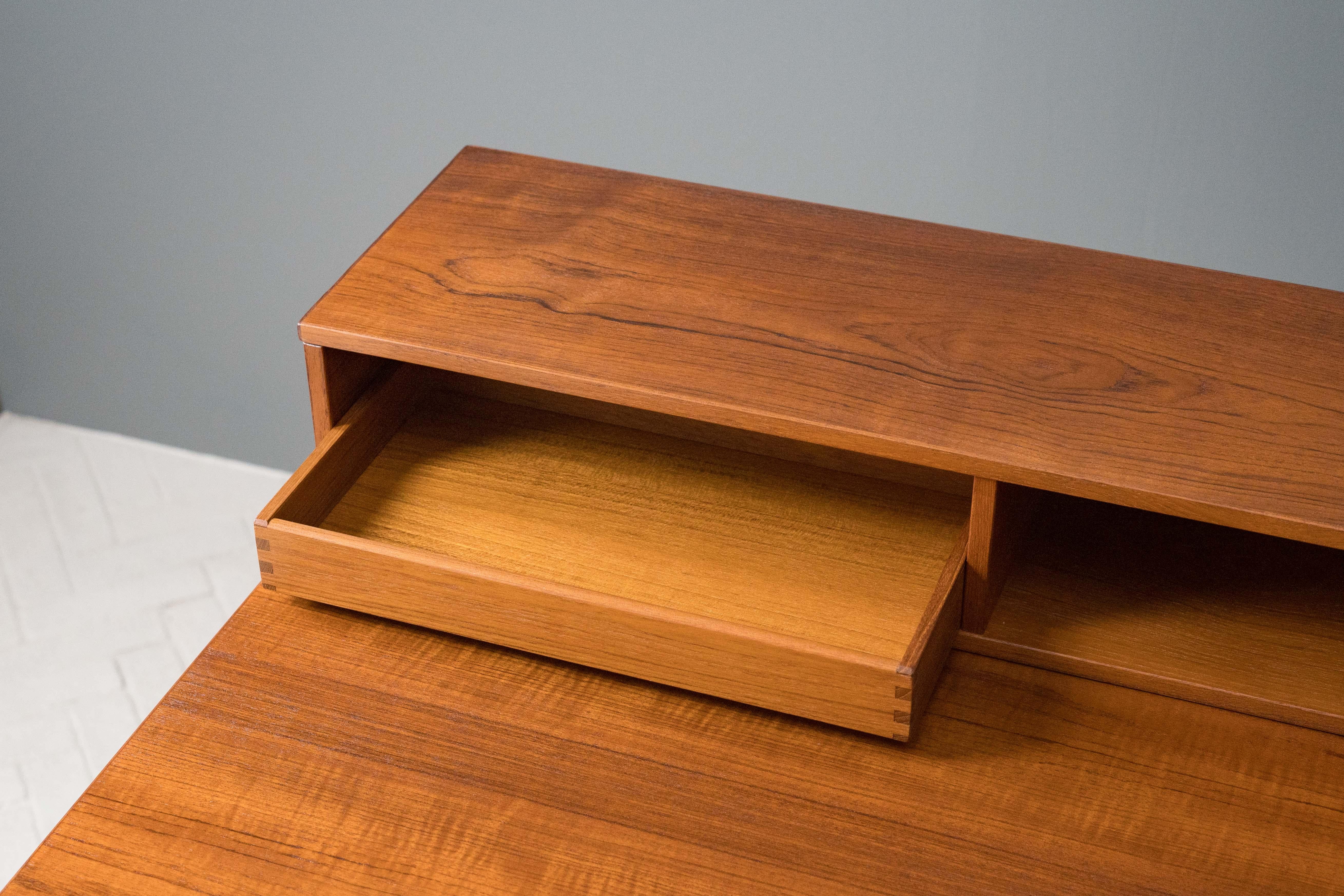 Peter Løvig Nielsen Teak Partners Desk 11