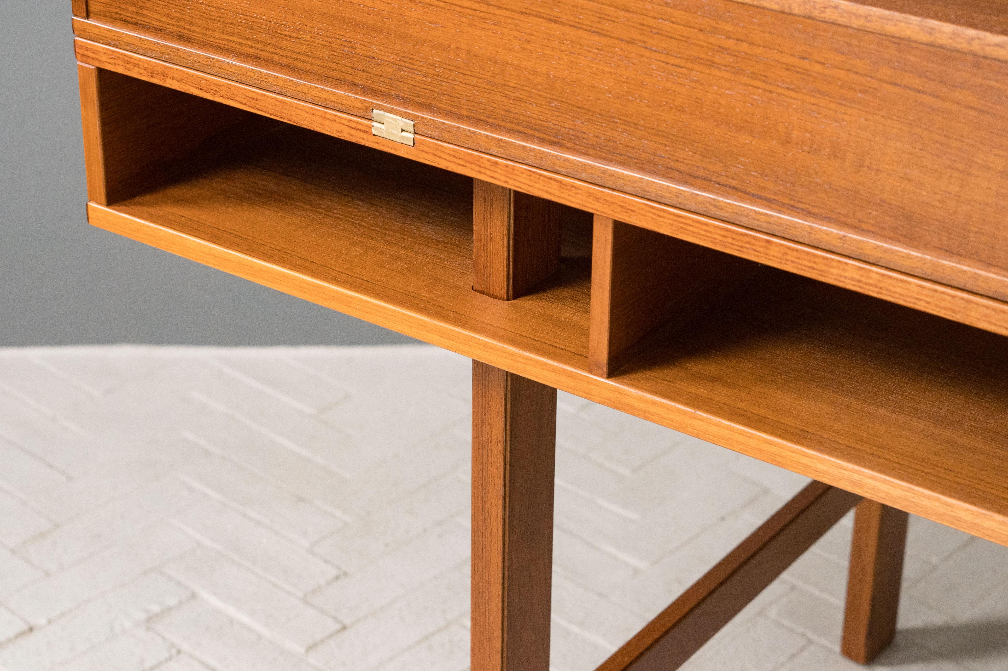 Peter Løvig Nielsen Teak Partners Desk 12