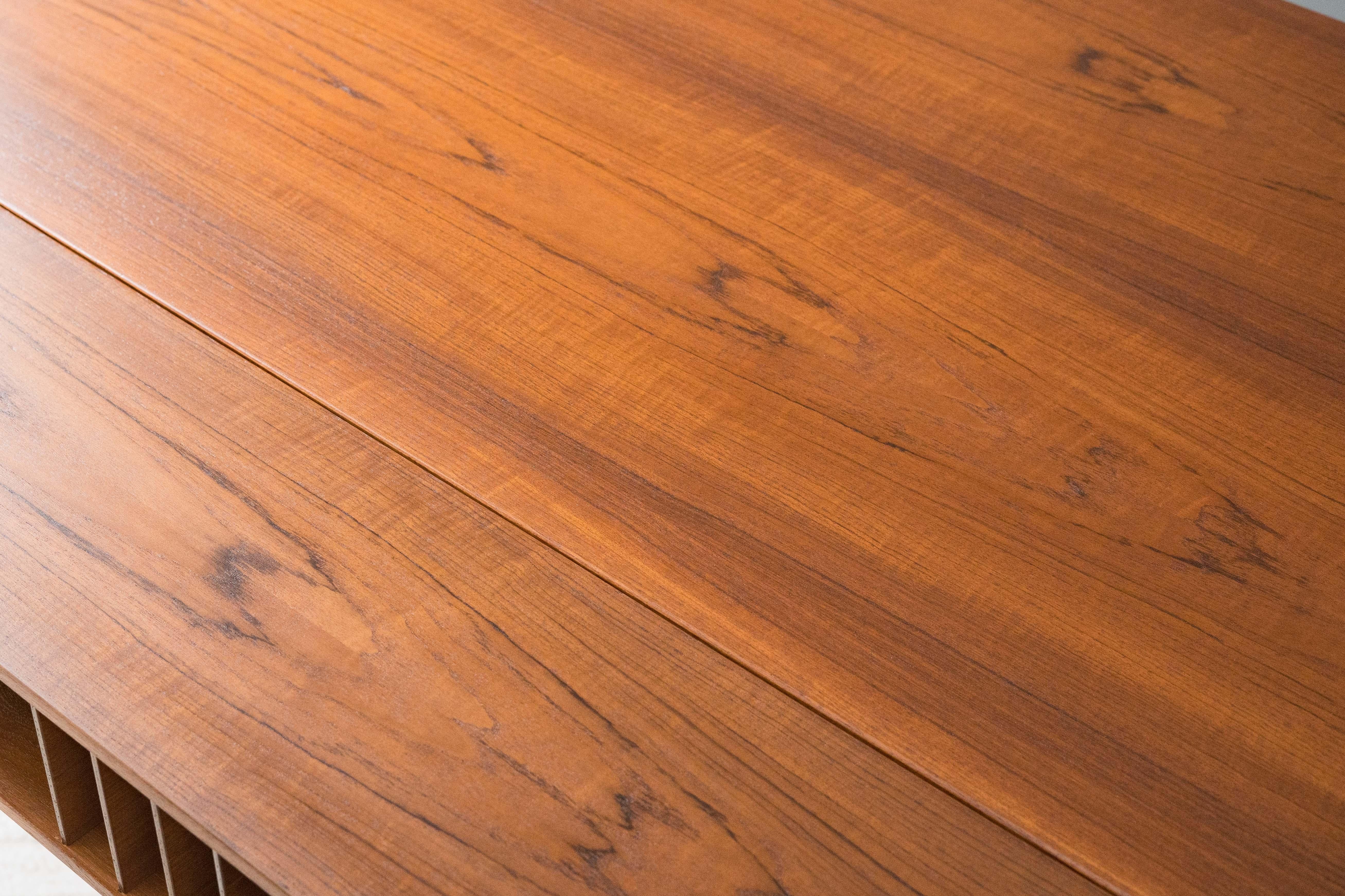 Peter Løvig Nielsen Teak Partners Desk 2