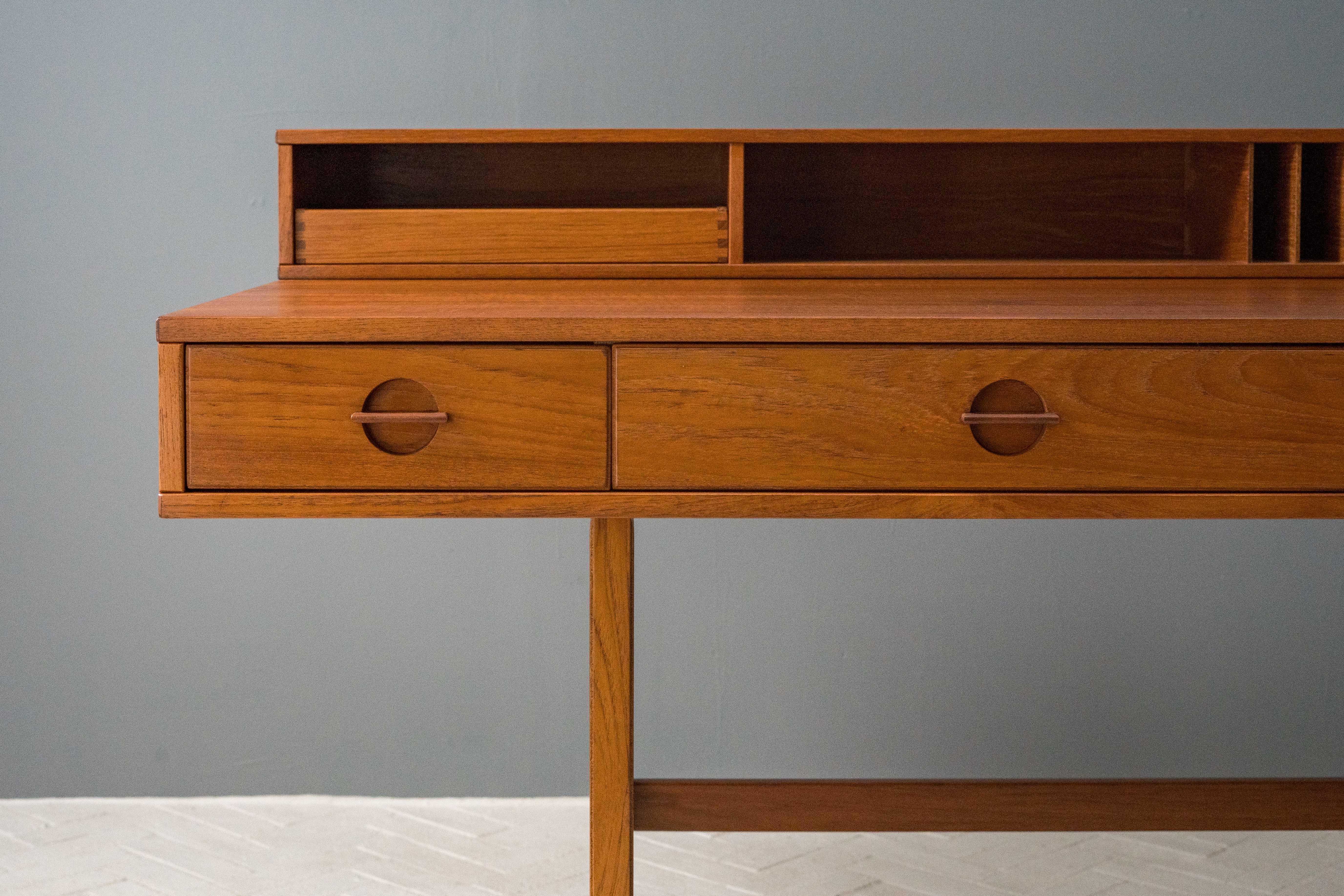 Peter Løvig Nielsen Teak Partners Desk 3