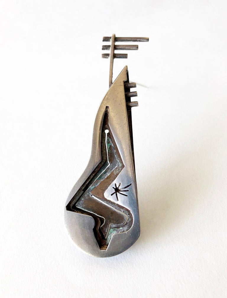 Early Peter Macchiarini Sterling and Copper Abstract Modern Bass Guitar Brooch In Good Condition For Sale In Los Angeles, CA