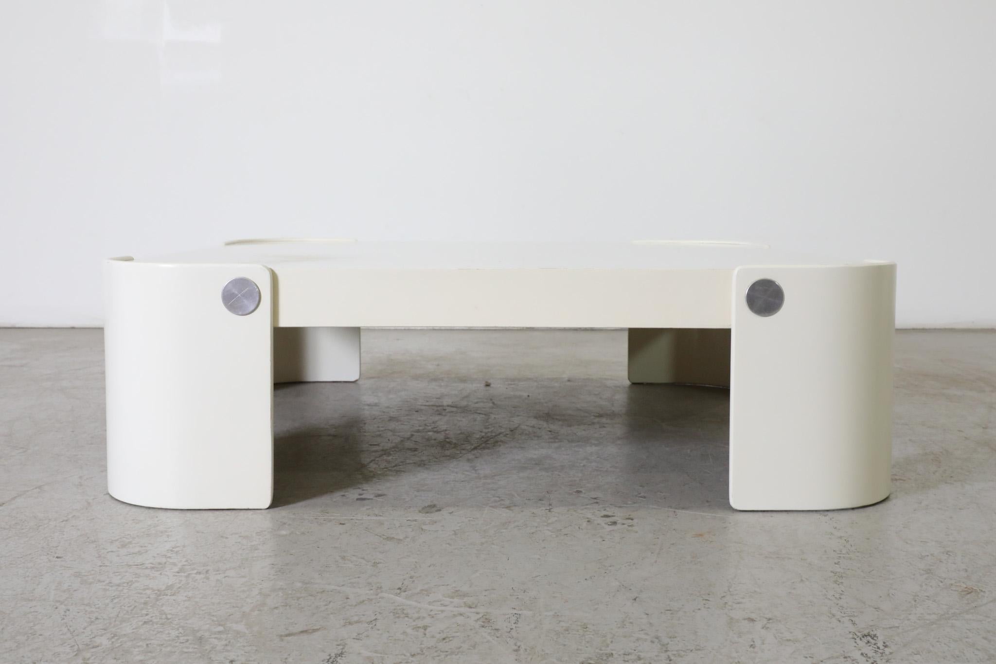 Table basse en stratifié blanc incurvé et chrome Peter Maly par COR, 1970 en vente 7