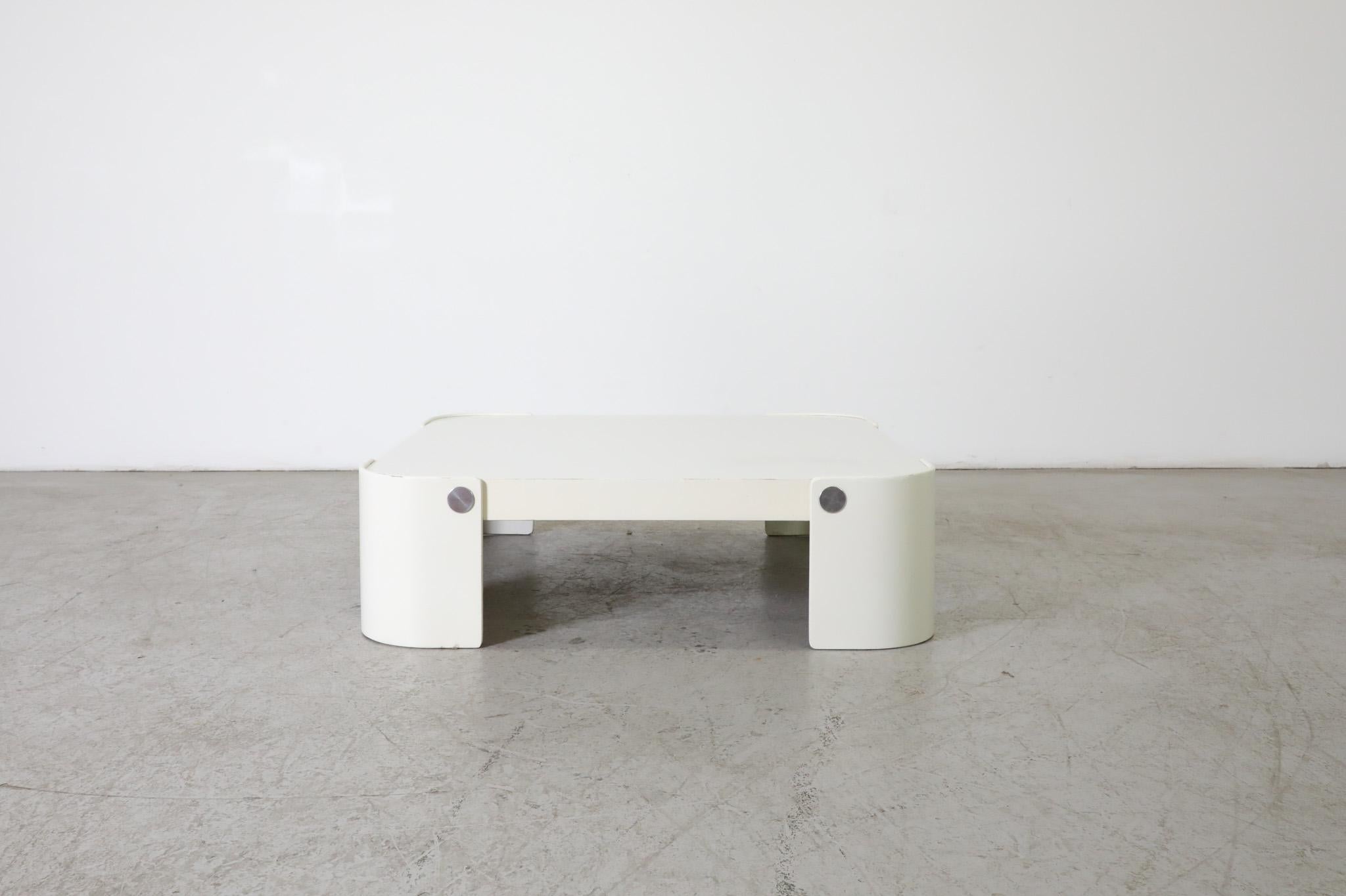 Mid-Century Modern Table basse en stratifié blanc incurvé et chrome Peter Maly par COR, 1970 en vente