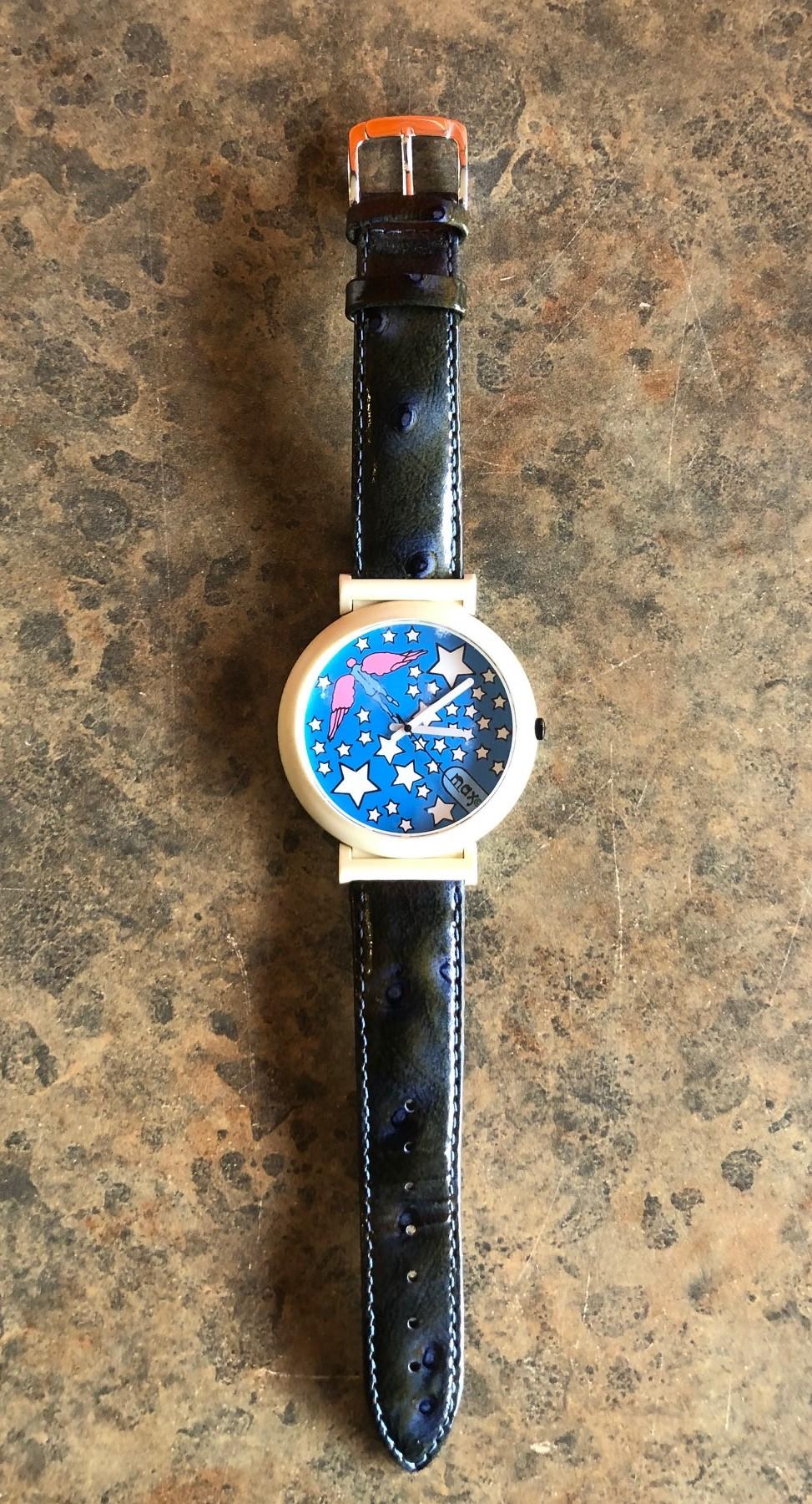 Eine sehr coole Petet Max-Armbanduhr mit Lederband, um 1988. Pop Art-Zifferblatt mit weißer Acryllünette und blauem Straußenlederarmband in Größe 18