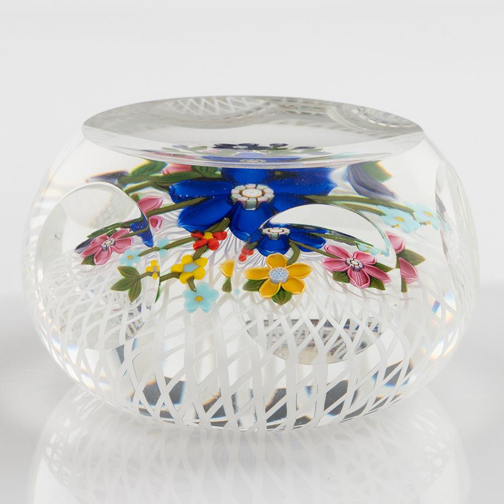 Peter McDougall Briefbeschwerer Lampwork Bouquet (Britisch) im Angebot