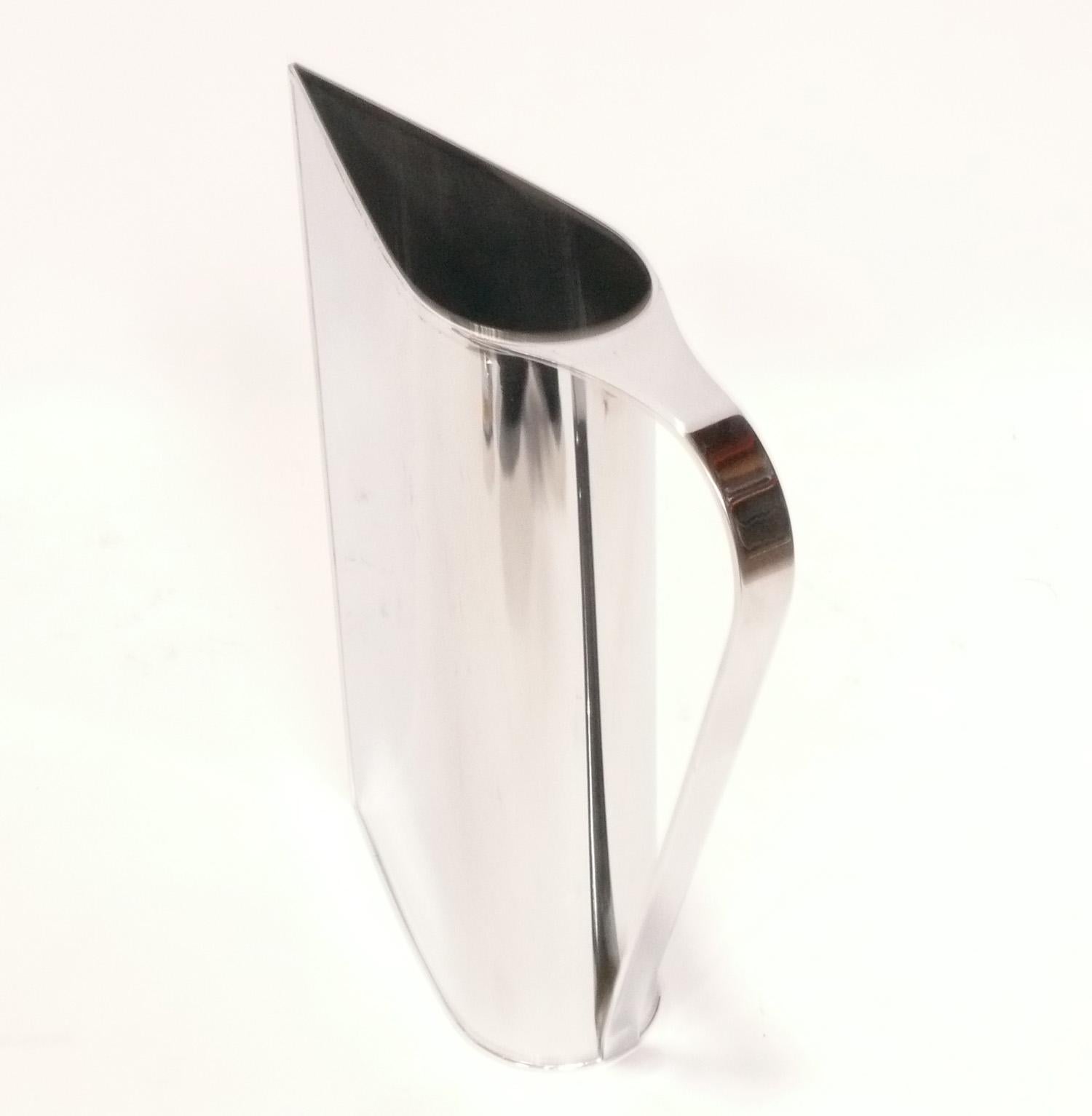 Streamlined Art Deco Normandie Pitcher, designed by Peter Muller Munk for Revere, American, circa 1930s. The design of this pitcher was based on the Art Deco cruise ship The Normandie. This design is held in several major museum collections,