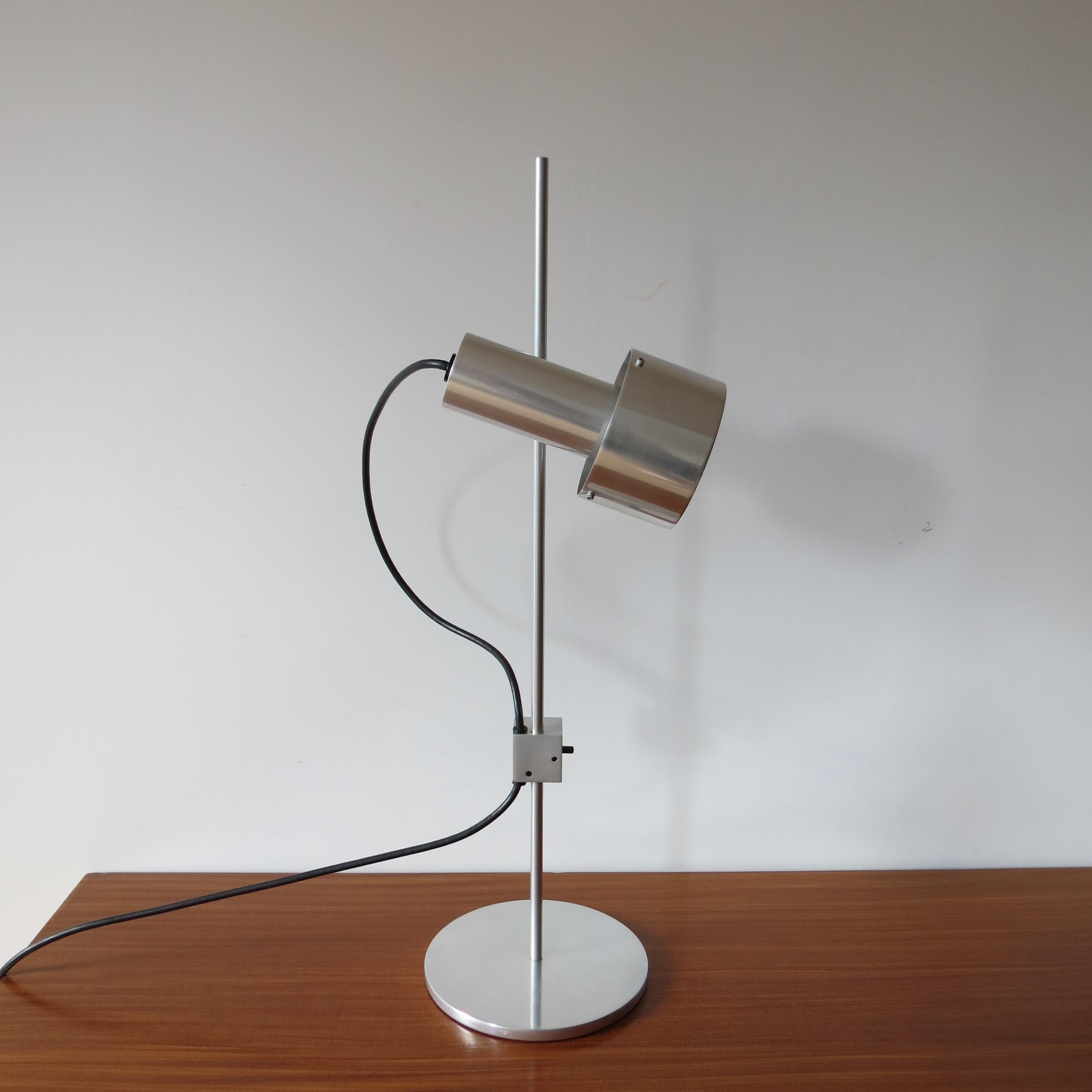 Peter Nelson Aluminium Single Spot Desk Lamp early 1960s-3  available

Wonderful desk lamp designed by Peter Nelson and produced by Architectural Lighting Ltd. With a single spot light, fully adjustable lamp which moves up and down the rod and also