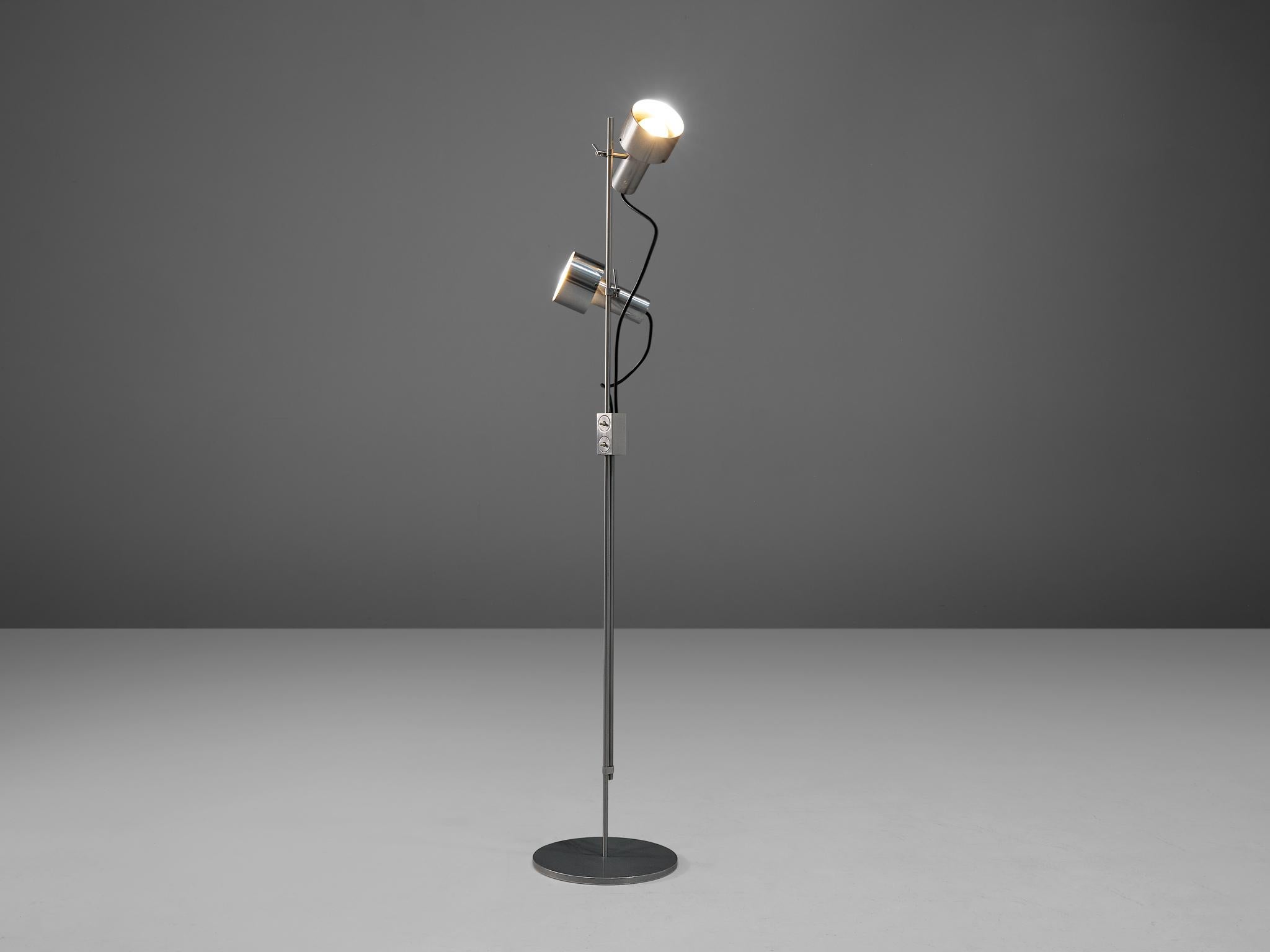 Peter Nelson for Architectural Lighting, floor lamp, aluminum, United Kingdom, 1960s

This floor lamp is a design by Peter Nelson for Architectural Lighting. The layout is characterized by a pure and minimalist aesthetic. A decoration is subordinate
