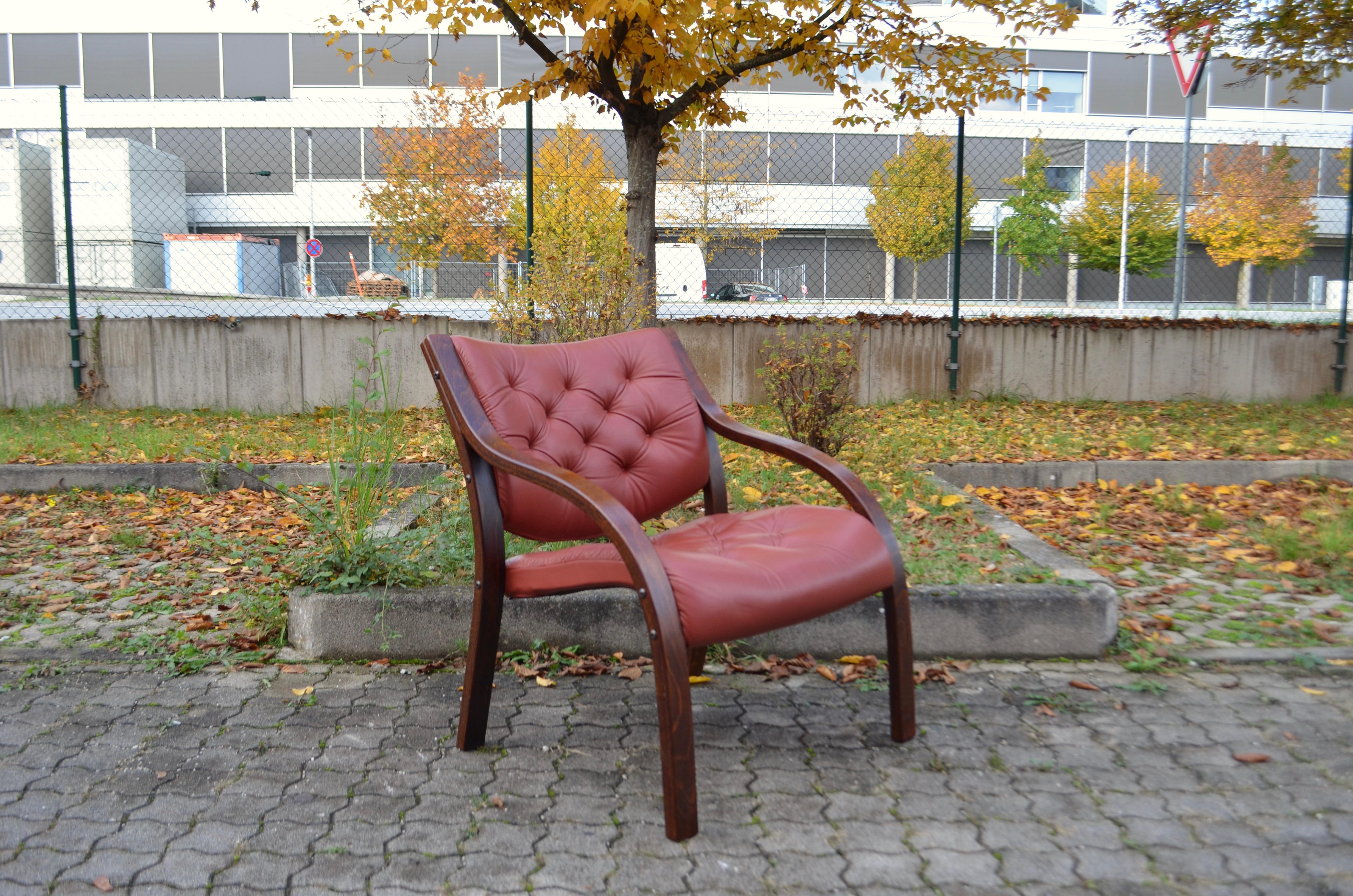 Ce fauteuil Rare armchair a été conçu par Peters/One pour Stokke / Varier.
Le modèle est Polo et il est très rare.
Le fauteuil est doté d'un rembourrage confortable, comme celui utilisé par Peters Opsvik pour sa célèbre Gravity Chair.
Les points de