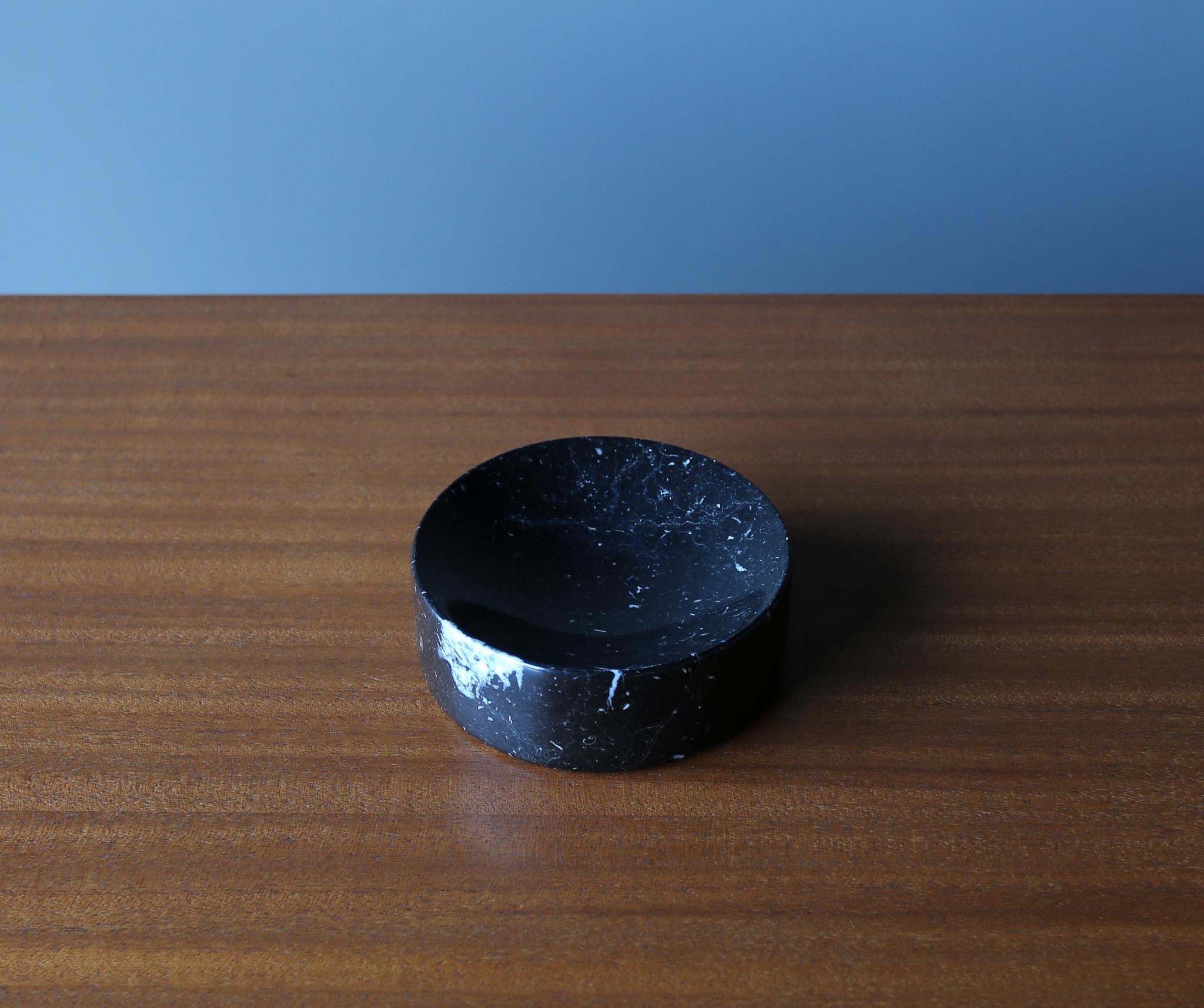 Peter Pepper Products Black Marble Bowl, California, c.1975 For Sale 2