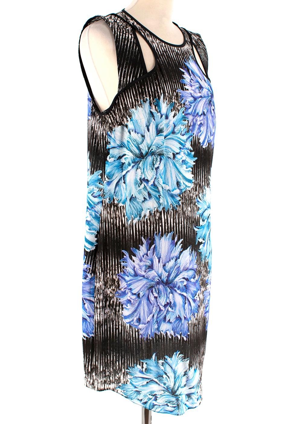 Peter Pilotto Black With Blue Flower Pattern Shift Dress

- Blue floral pattern all over 
- Cut out details 
- Back button fastening 
- Shift style 
- Midi length 
- Sleeveless 
- Soft, lightweight fabric

Materials:
- 100% Silk 

Dry clean only