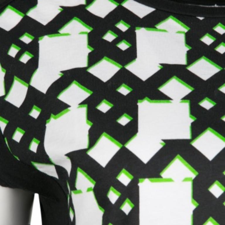 Edgy digital prints and playful use colors are the highlights of Peter Pilotto's designs. This t-shirt is a chic piece cut in a cotton blend with relaxed short sleeves. It features a monochrome geometric print with a subtle splash of green on the