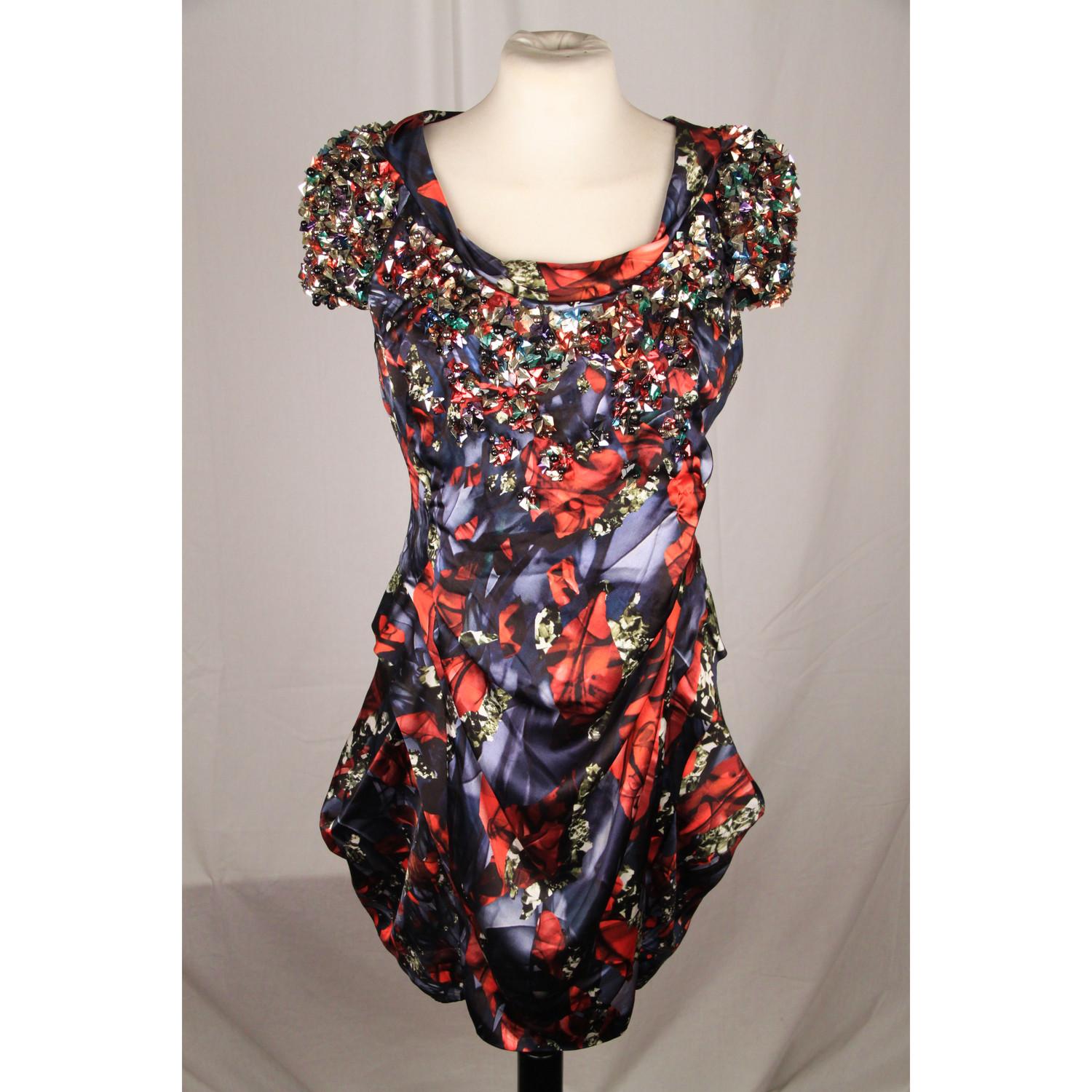 PETER PILOTTO embellished mini dress. Composition: 100% Silk. Cap sleeves. Sequins and beads embellishment on the shoulders. Round neckline. Rear zip closure. Draping on the sides. Size: 10 UK . It should correspond to a SMALL size. Made in England