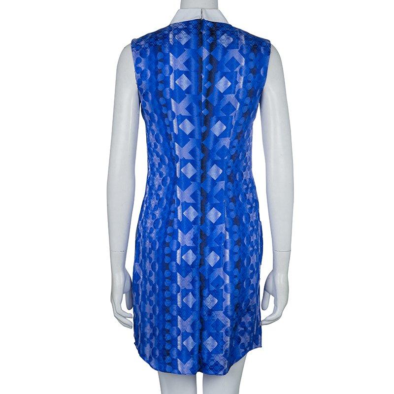 You wouldn’t want to miss this chic and modish sleeveless dress coming from Peter Pilotto. Crafted with silk, nylon and cotton blend, it is adorned with adorable sequin embellishments along with an impressive digital print to count on. This dress is
