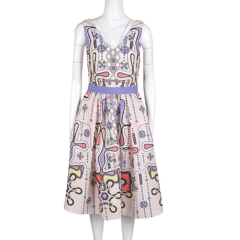 Characterized by loud prints that add a bright pop of cloud to the outfit, this dress from the house of Peter Pilotto is elegantly crafted into a chic circular flared silhouette that imparts a feminine look of grace to your style. The waffle