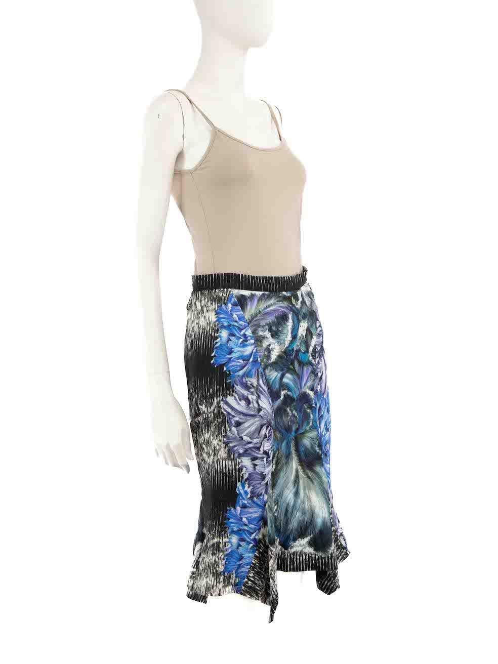 Condition
 
 CONDITION is Very good. Hardly any visible wear to skirt is evident on this used Peter Pilotto designer resale item.
 
 Details
 
 
 
 Multicolour- blue, black, grey
 
 Viscose
 
 Skirt
 
 Knee length
 
 Flared hem
 
 Figure hugging