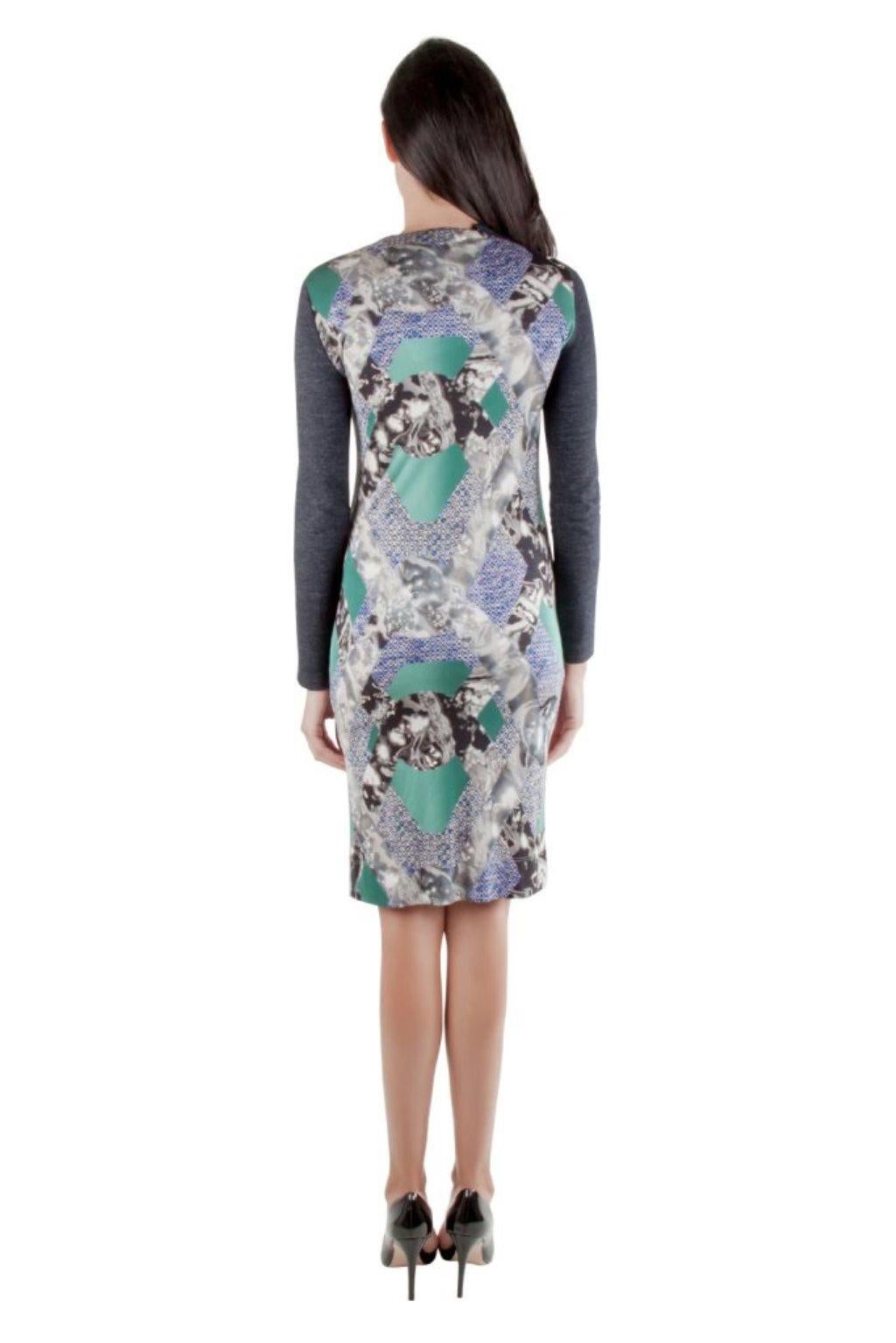Constructed in an elegant shape with abstract prints, this Peter Pilotto dress has a comfortable fit. Complete with long sleeves, the dress will look great with pumps and sandals alike.

Includes: The Luxury Closet Packaging, Original Tag

