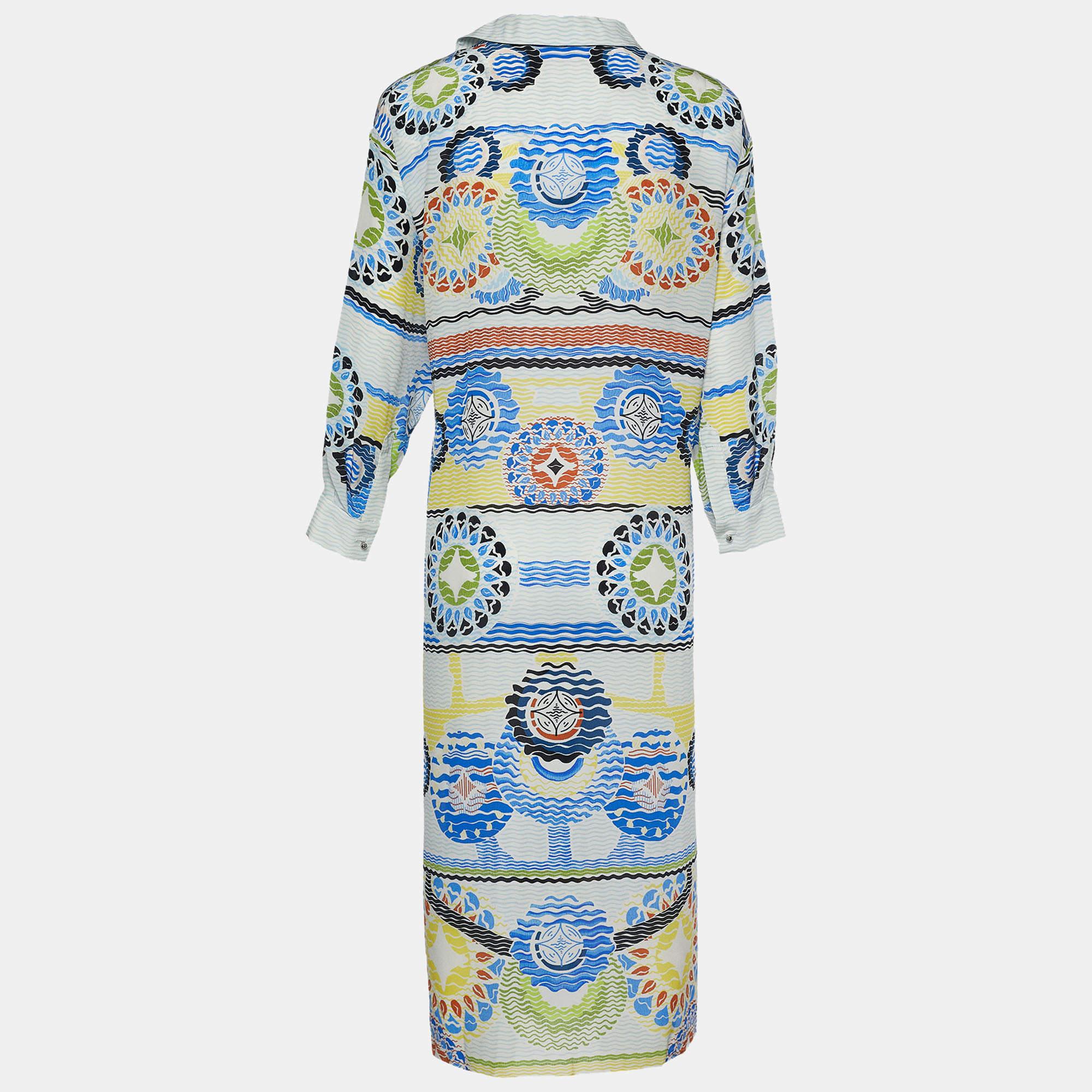 How pretty is this kaftan dress from Peter Pilotto! Tailored using multicolored silk fabric, this dress flaunts a digital abstract print throughout with long sleeves, collars, and buttoned closures. This Peter Pilotto creation is the perfect pick