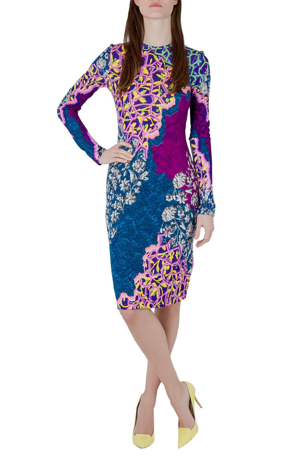 Made from a fine fabric blend, this multicolor bodycon dress is designed by Peter Pilotto. Skillfully tailored, the creation is covered in an enticing marine print and features long sleeves. A lovely piece to add to your collection.

Includes: The