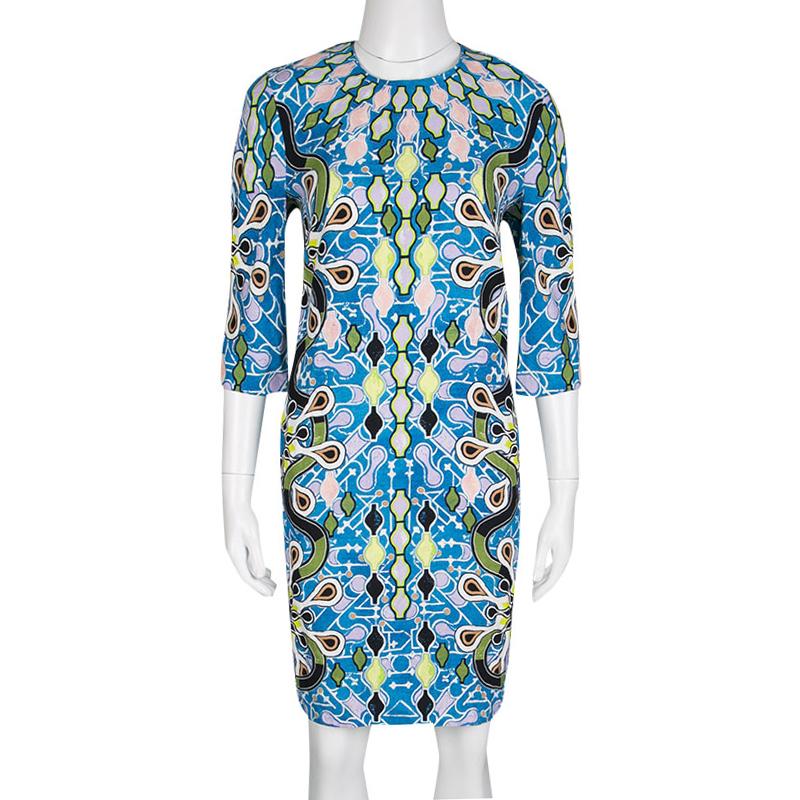 Edgy digital prints and explosion of colors are the highlights of Peter Pilotto's designs. This Cube dress from their Autumn-Winter 2015 collection is a fabulous piece cut in a straight silhouette with three-fourth sleeves. This blue outfit features