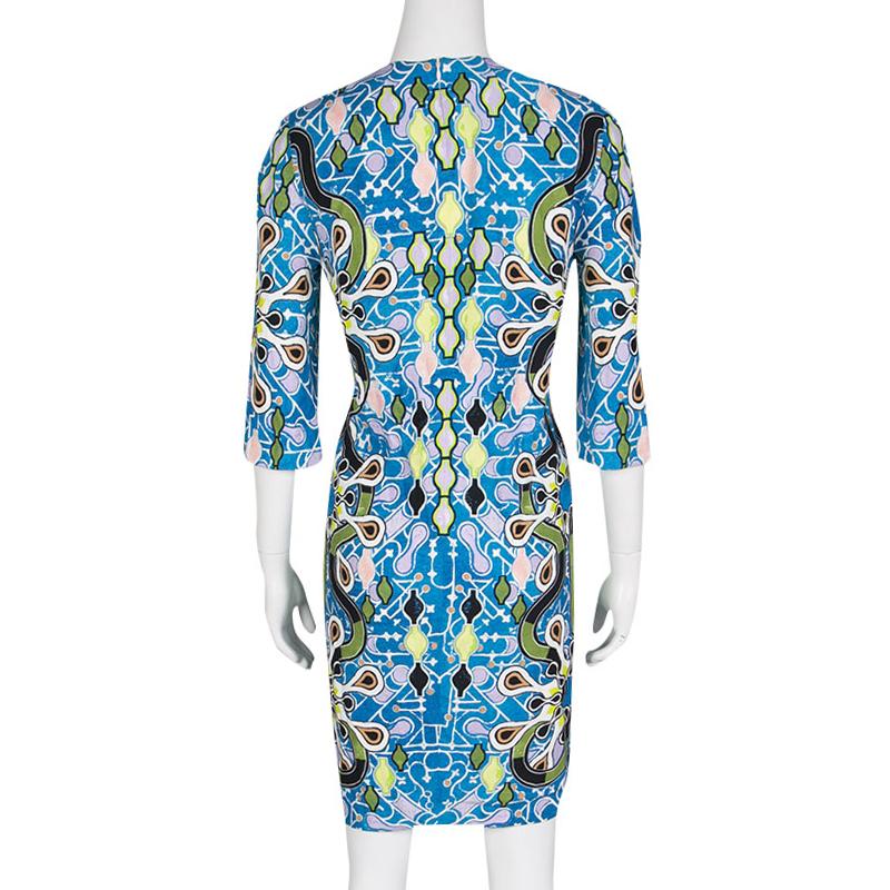 Edgy digital prints and explosion of colors are the highlights of Peter Pilotto's designs. This Cube dress from their Autumn-Winter 2015 collection is a fabulous piece cut in a straight silhouette with three-fourth sleeves. This blue outfit features