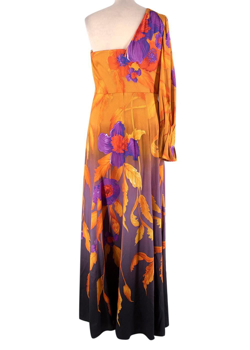 Peter Pilotto Ein-Schulter-Maxikleid aus Seidenmischung mit Blumendruck

- Drapierte One-Shoulder-Silhouette und gerüschte Taille mit selbstgebundenem Swag-Detail 
- Fließendes Material aus gehämmerter Seidenmischung mit degradiertem Blumendruck