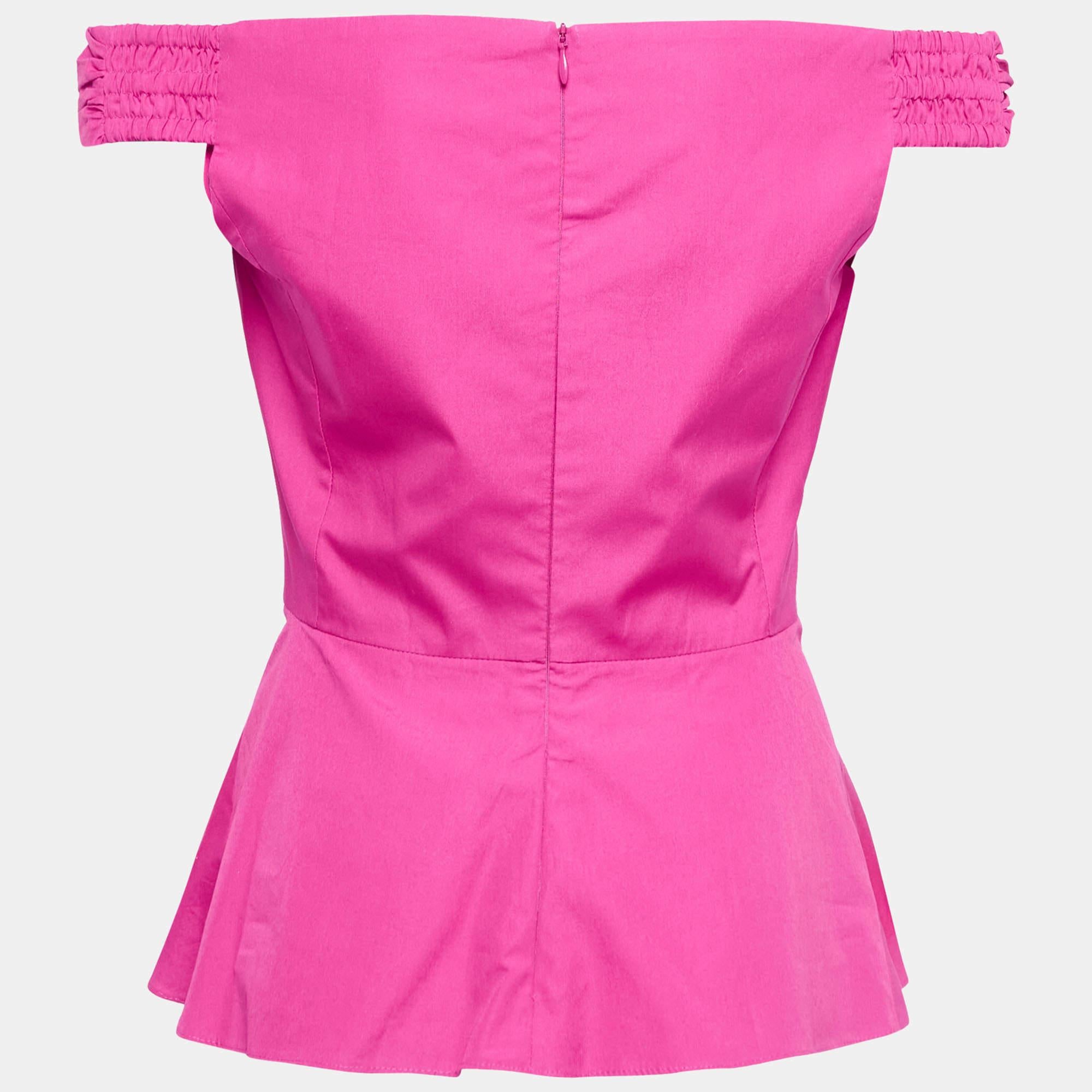 Die sorgfältige Verarbeitung hochwertiger MATERIALIEN und die eleganten Schnitte machen dieses Designer-Top zu einem begehrten Stück.
