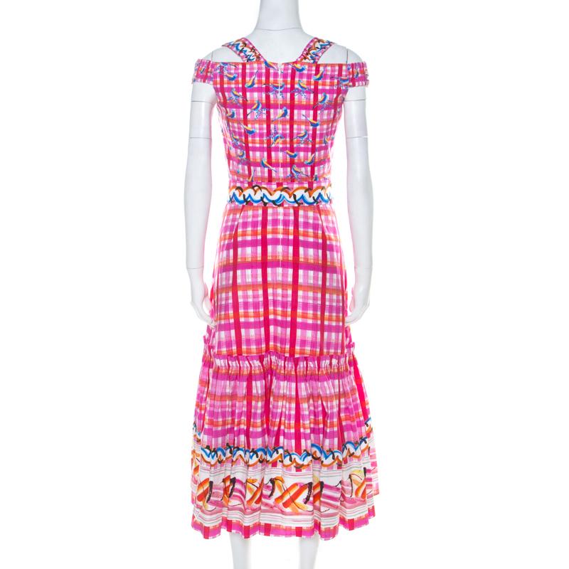 You'll find occasions to wear this beautiful pink dress from Peter Pillotto which will make hearts flutter wherever you go! It is made of 100% cotton and features a creatively designed ruffled hem. It flaunts an engaging print all over along with a