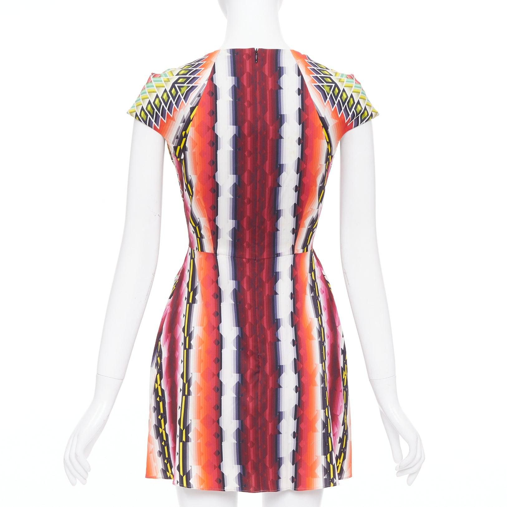 PETER PILOTTO Runway mehrfarbiges Kleid mit geometrischem Digitaldruck UK8 S Damen im Angebot