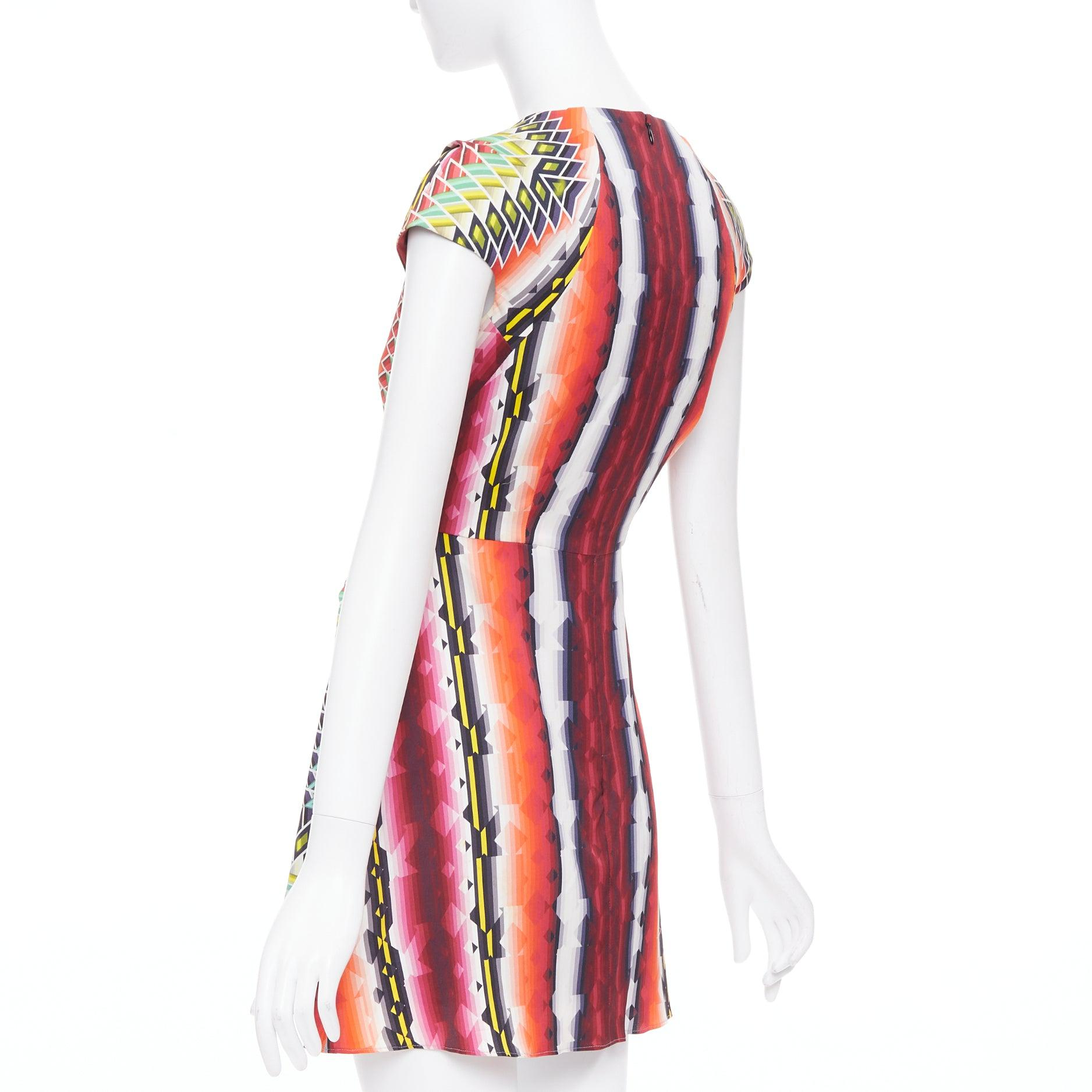 PETER PILOTTO Runway mehrfarbiges Kleid mit geometrischem Digitaldruck UK8 S im Angebot 1