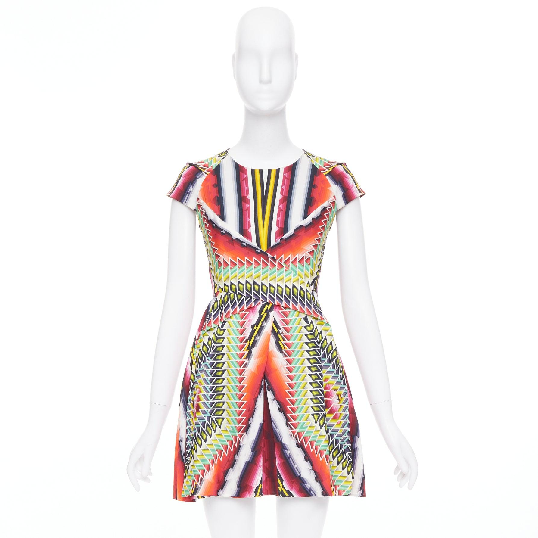 PETER PILOTTO Runway mehrfarbiges Kleid mit geometrischem Digitaldruck UK8 S im Angebot 4