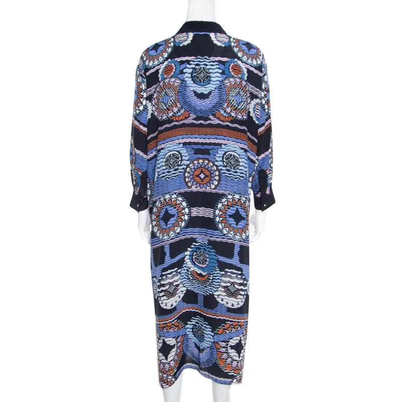An excellent balance of comfort and style, this dress is a closet staple. From the house of Peter Pilotto from the Resort 2016 collection, this dress, designed in a kaftan style, is perfect for evening looks. Style this silk piece accented with an